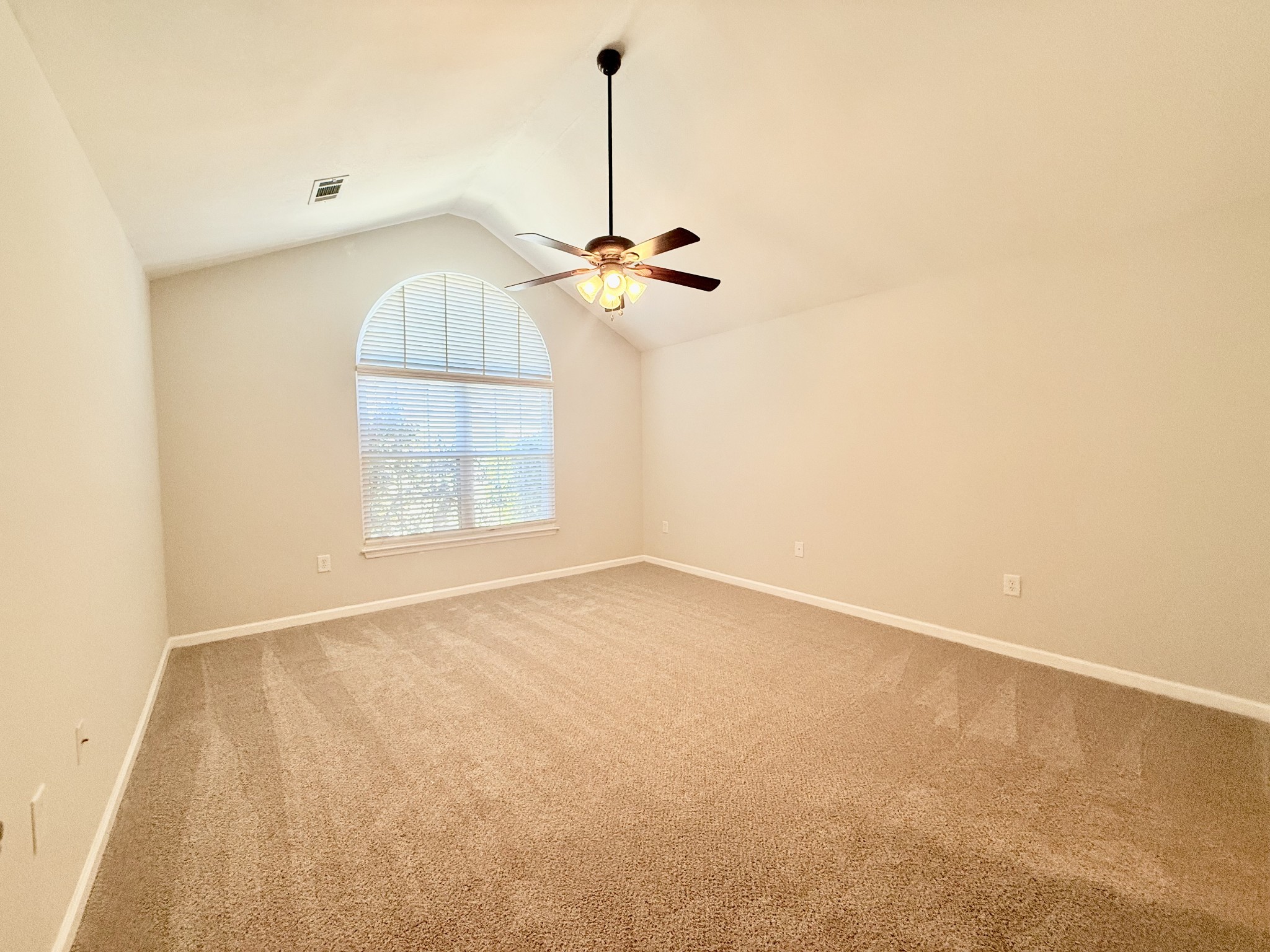 825 Browns Ln Property Photo 11
