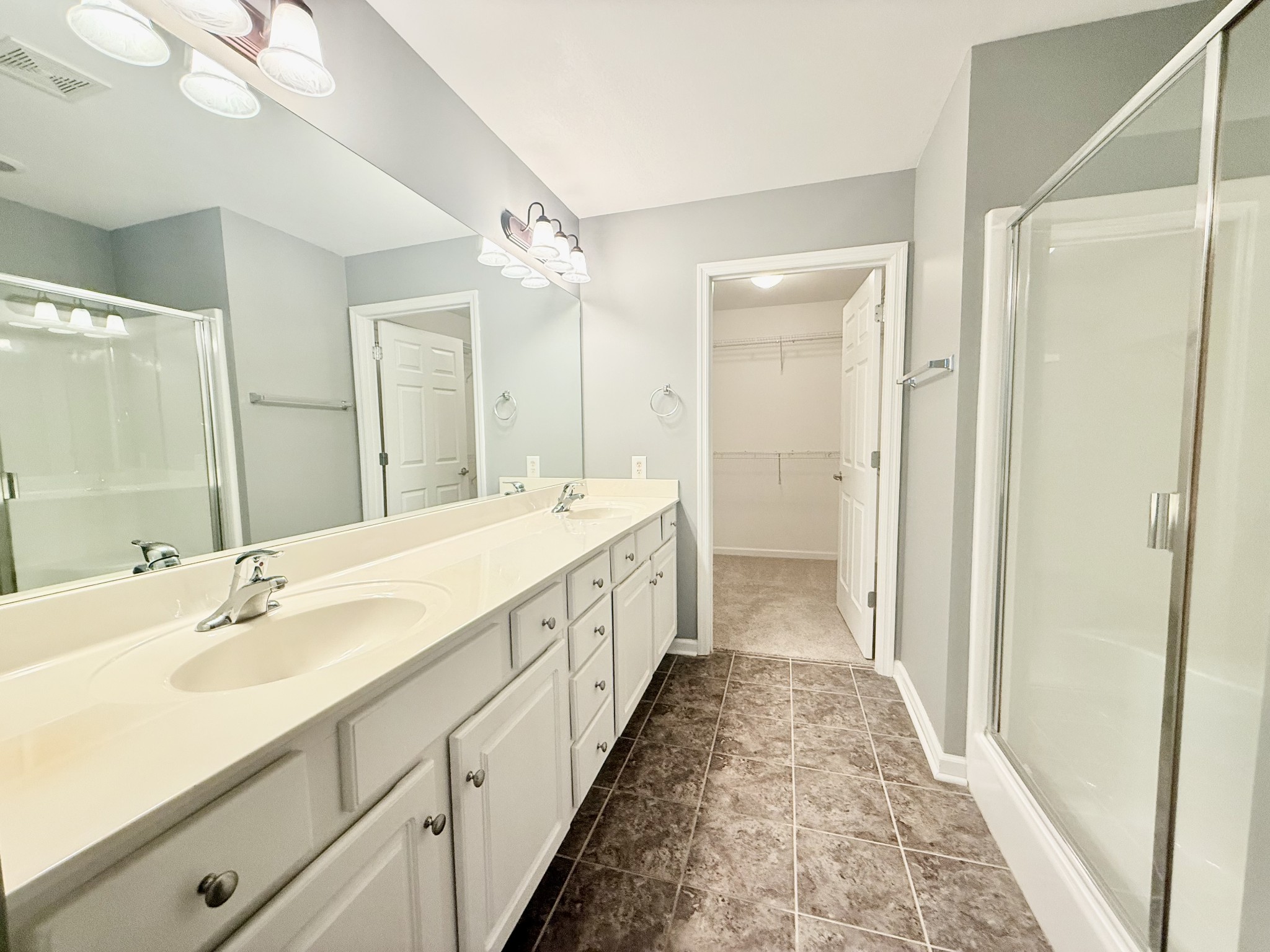 825 Browns Ln Property Photo 14