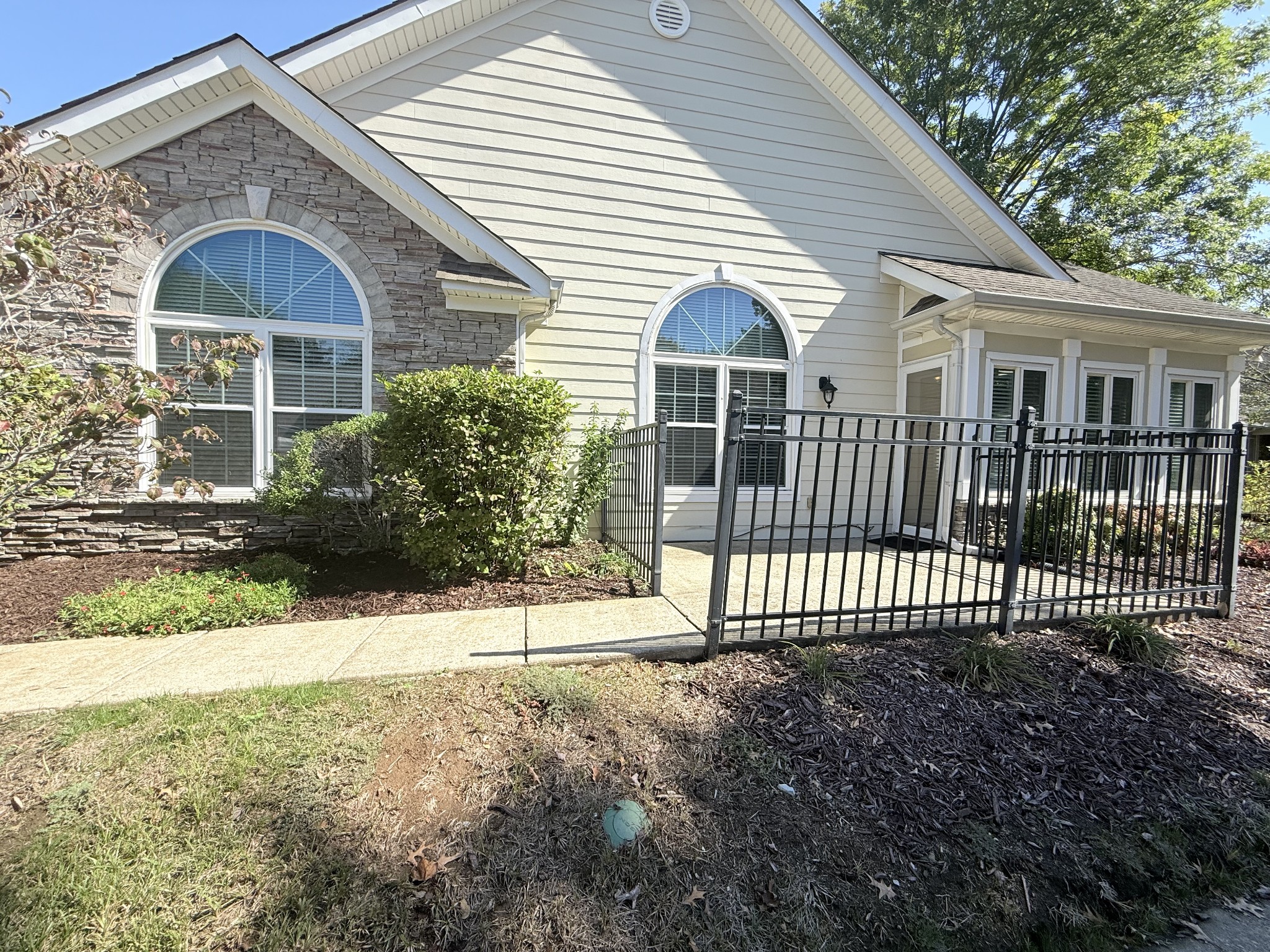 825 Browns Ln Property Photo 19