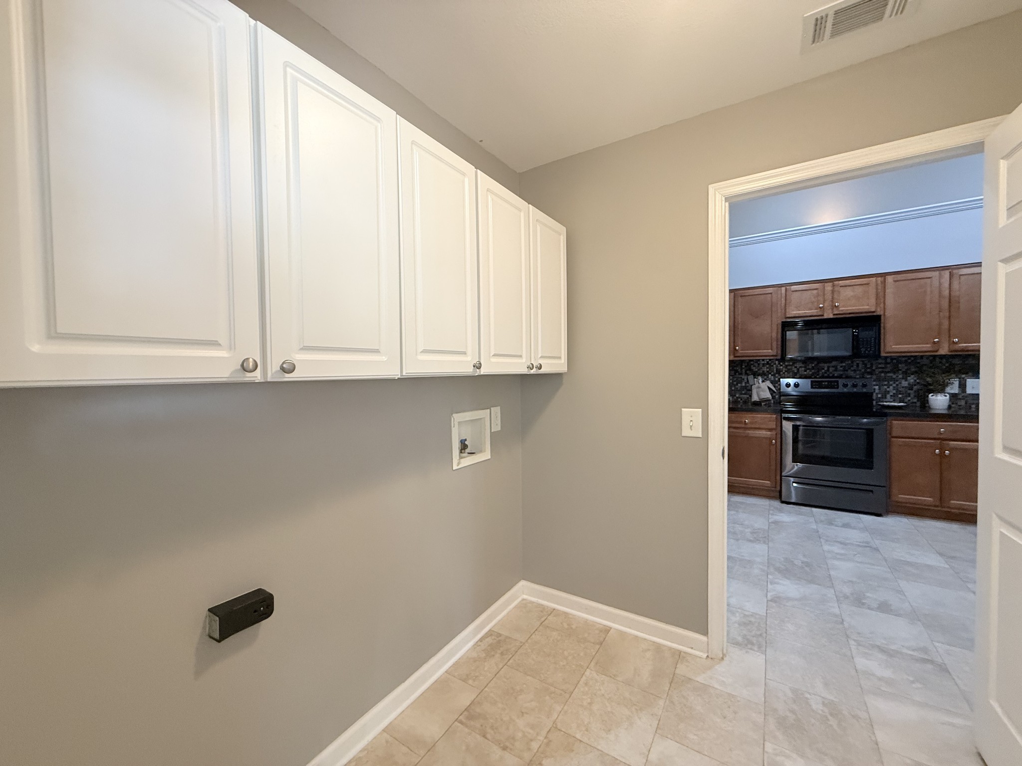 825 Browns Ln Property Photo 20