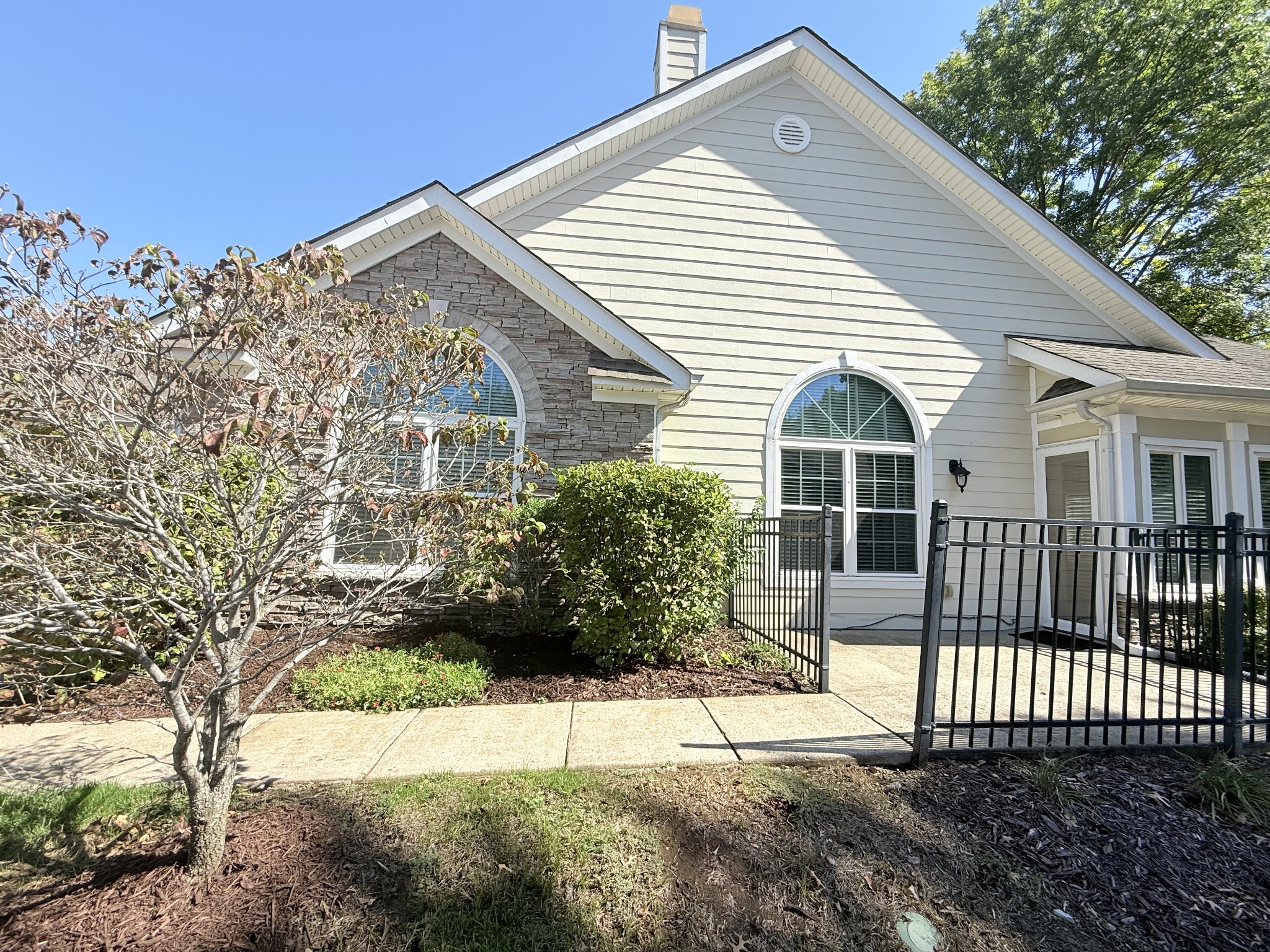 825 Browns Ln Property Photo 23