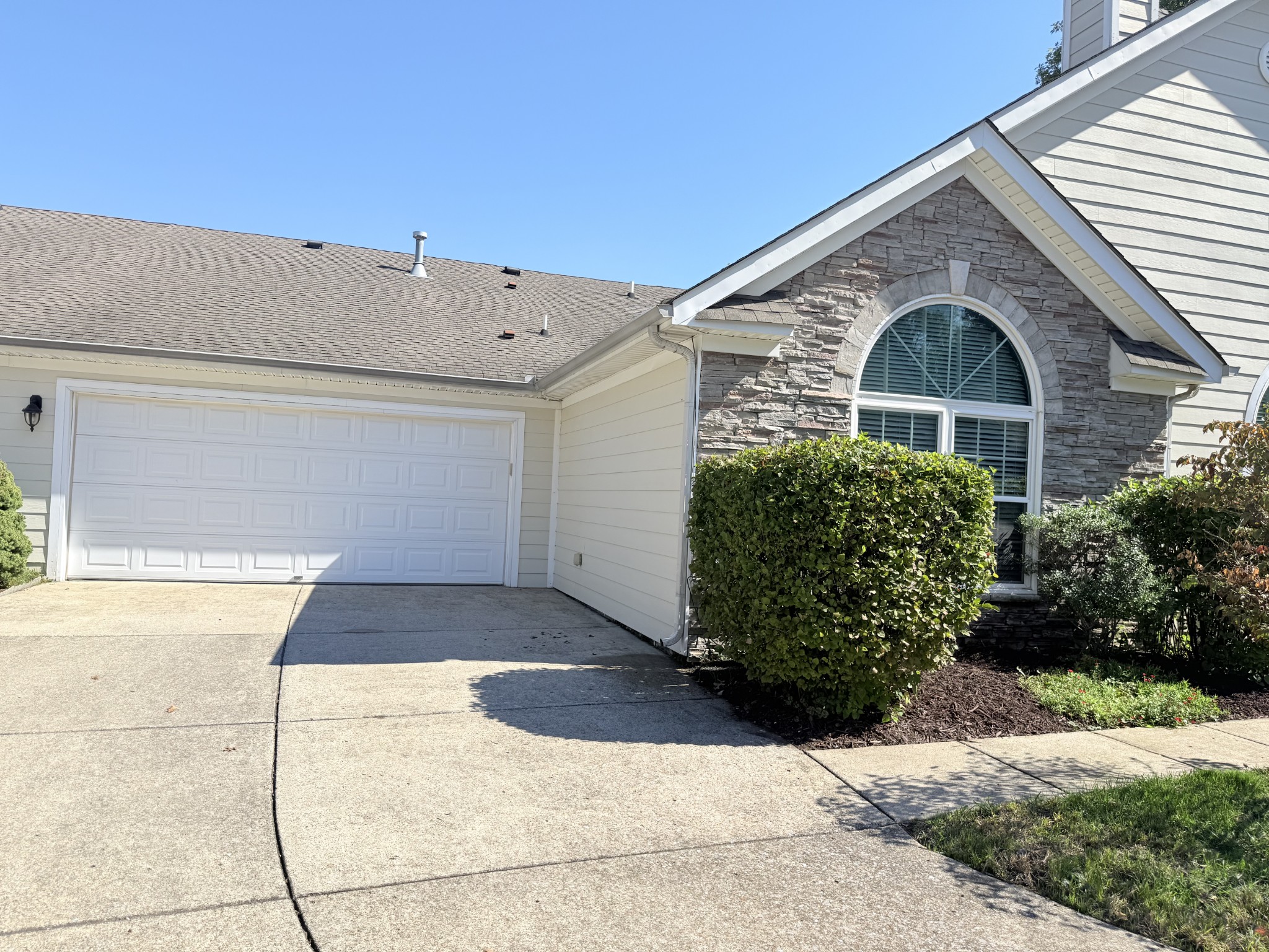 825 Browns Ln Property Photo 24