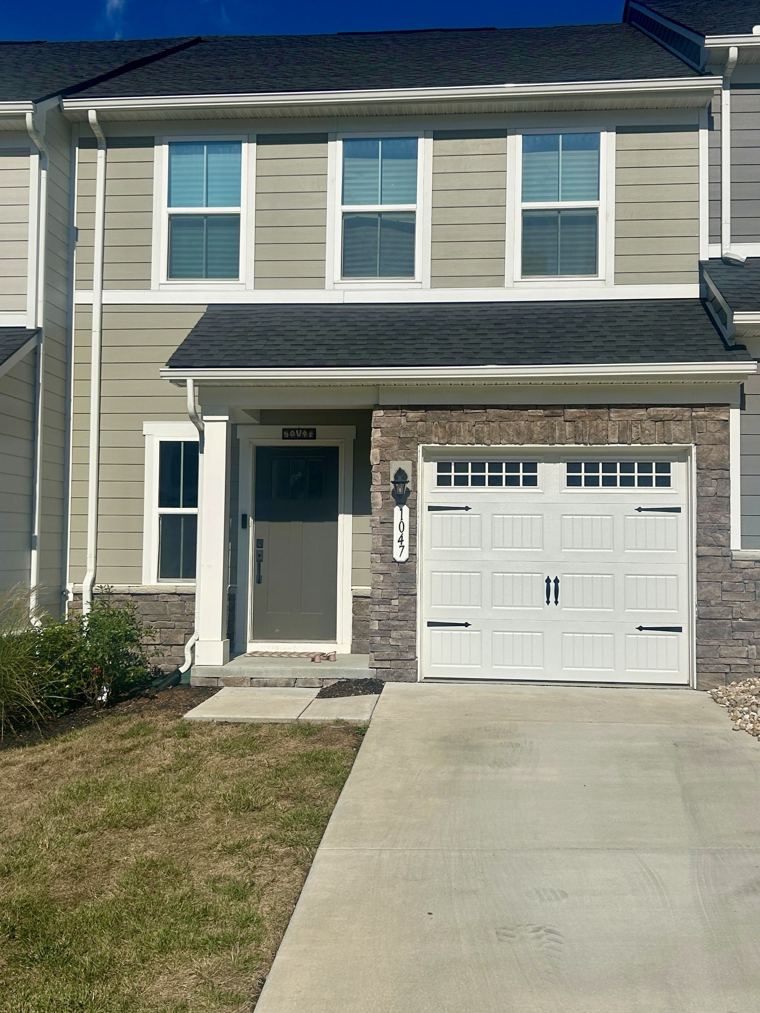 1047 Mountain View Dr Property Photo 1