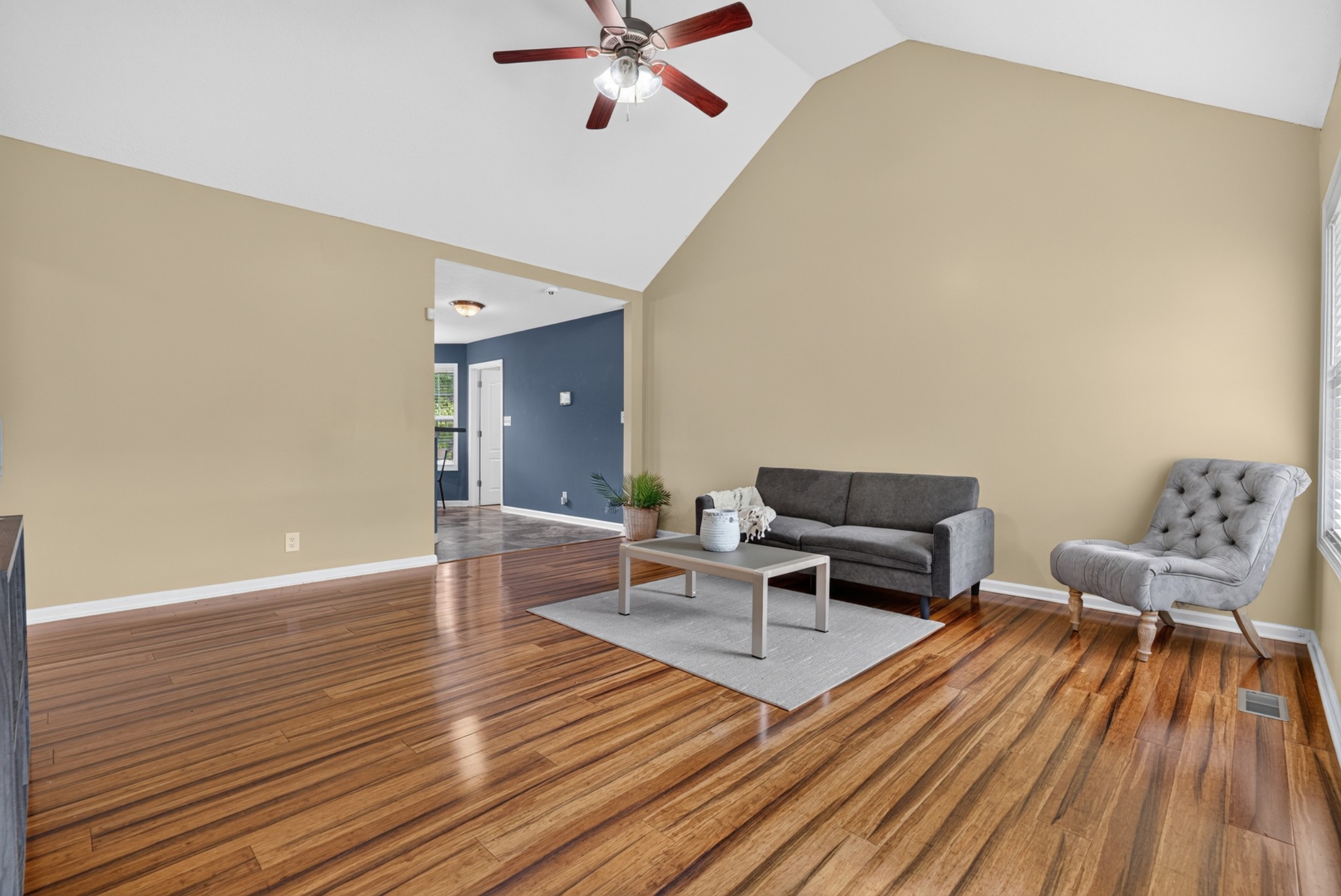 225 Raintree Dr Property Photo 3