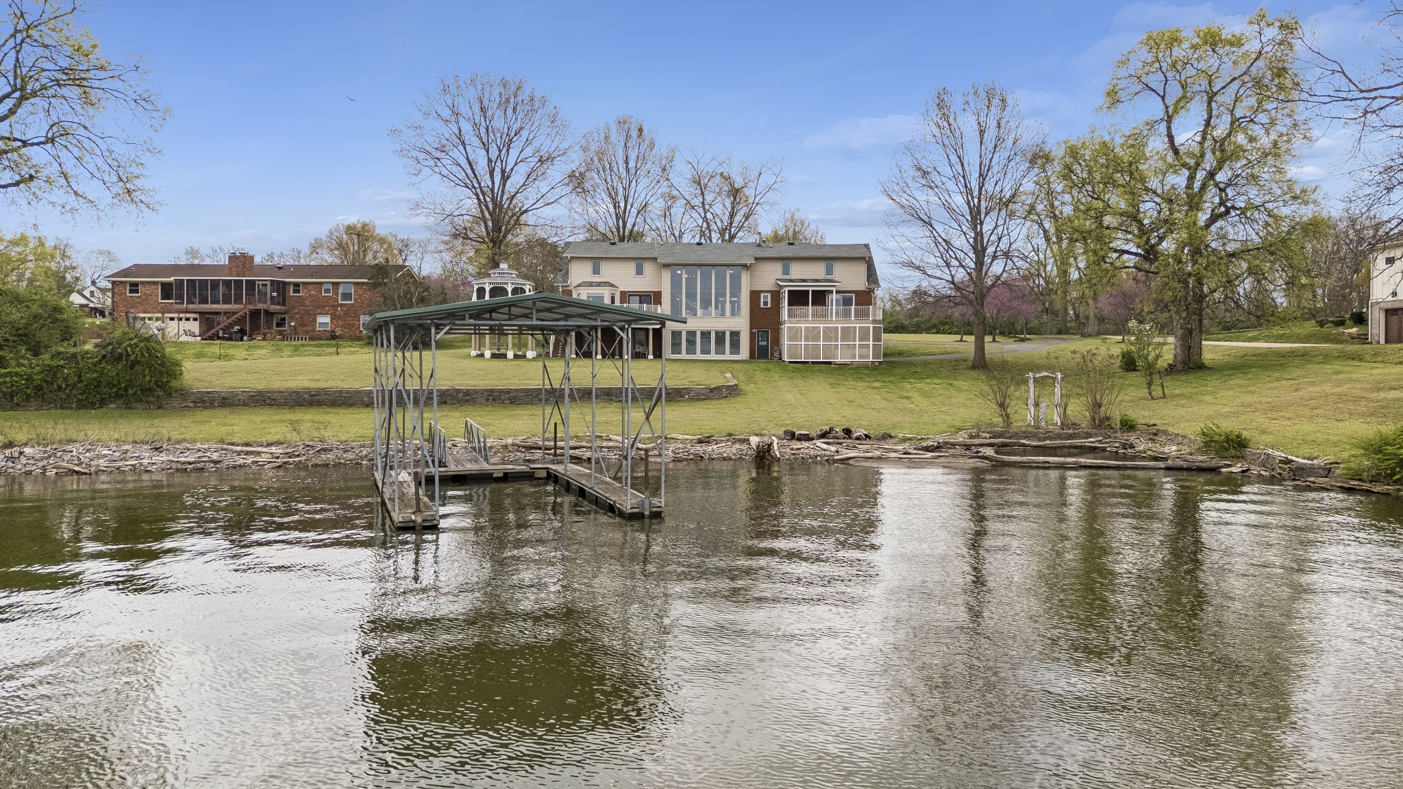 3211 Lakeshore Dr Property Photo 1