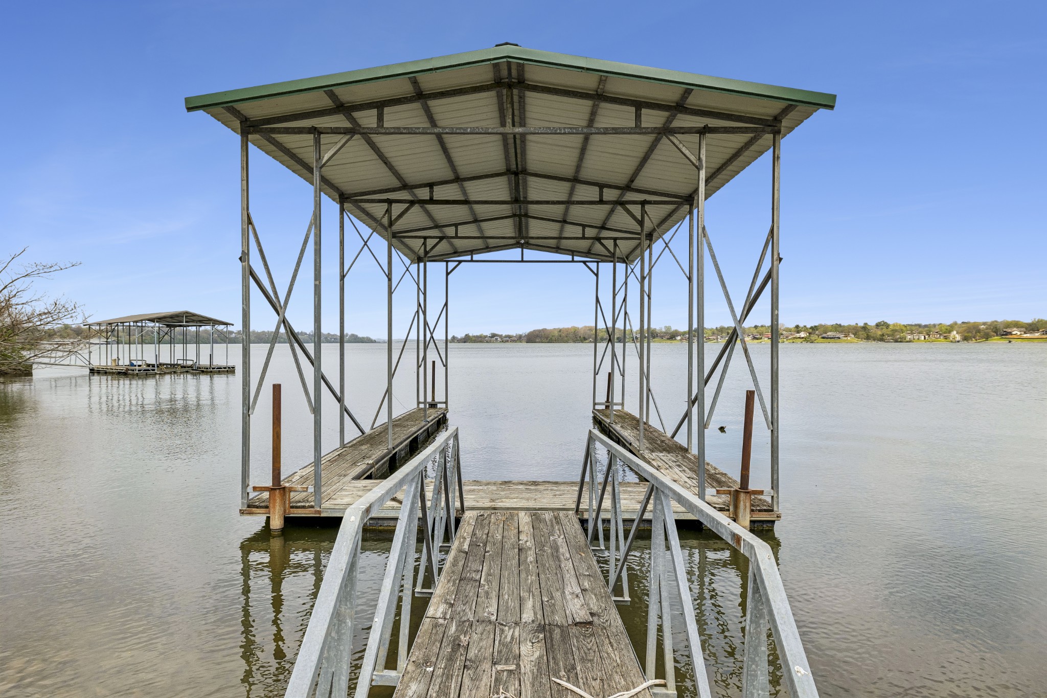 3211 Lakeshore Dr Property Photo 2