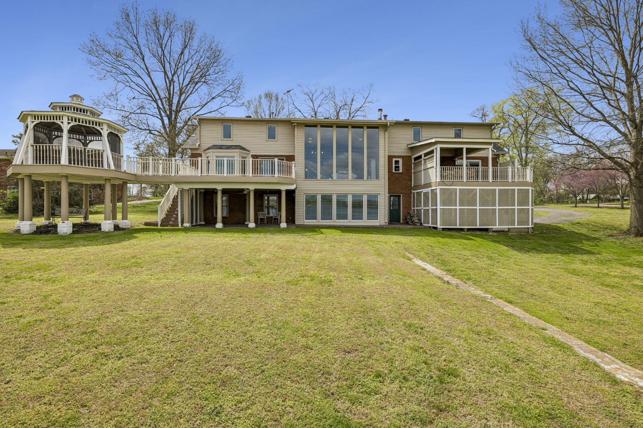3211 Lakeshore Dr Property Photo 27