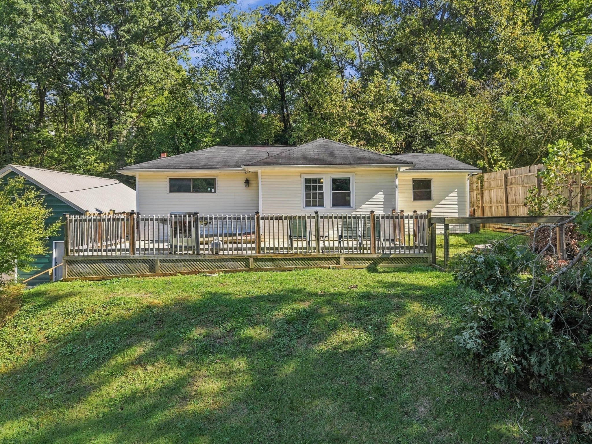 523 Hedgewood Drive Property Photo 1