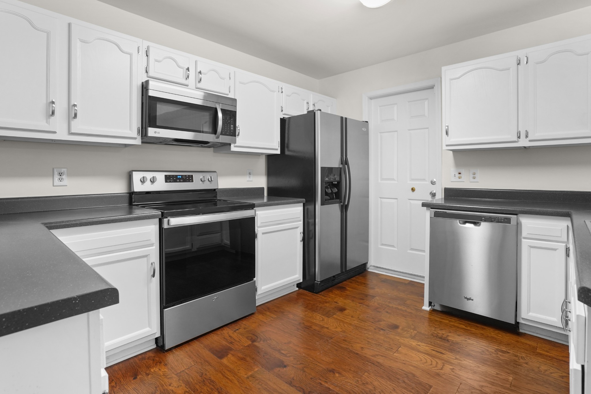 1503 Birchwood Cir Property Photo 6