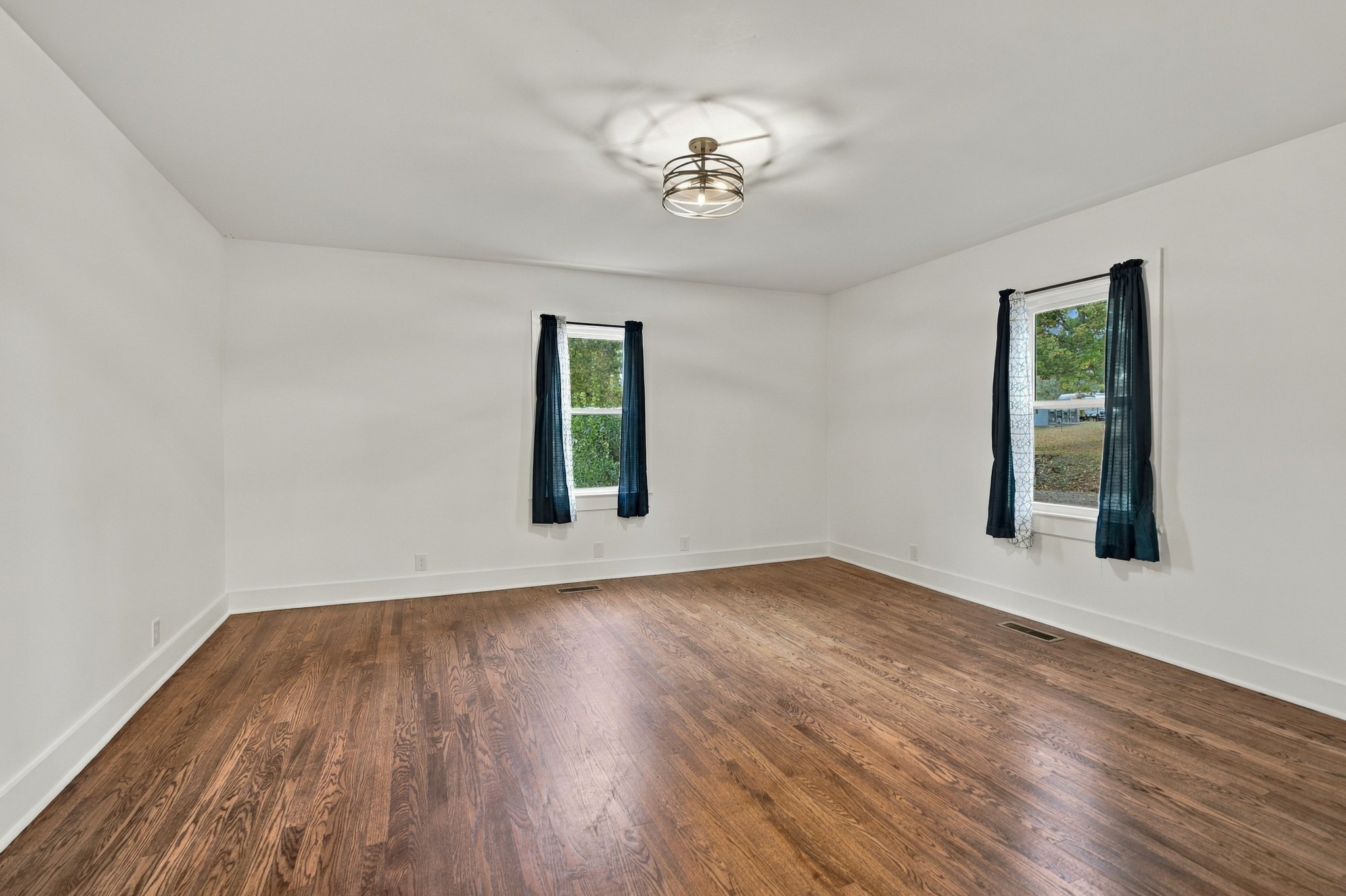 606 Thomas Ave Property Photo 4