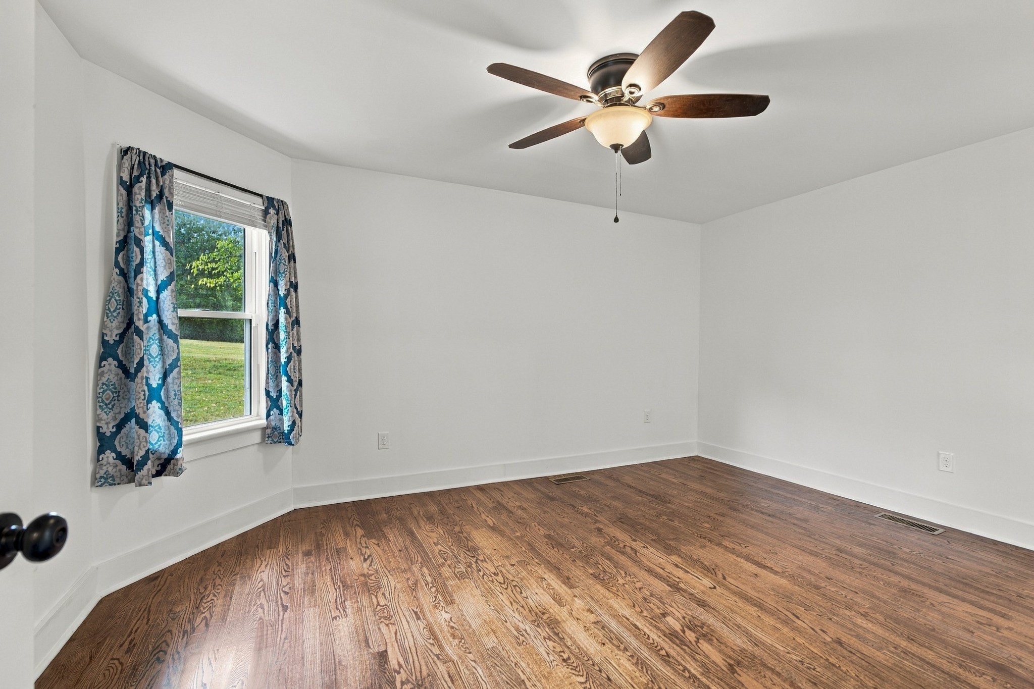 606 Thomas Ave Property Photo 14