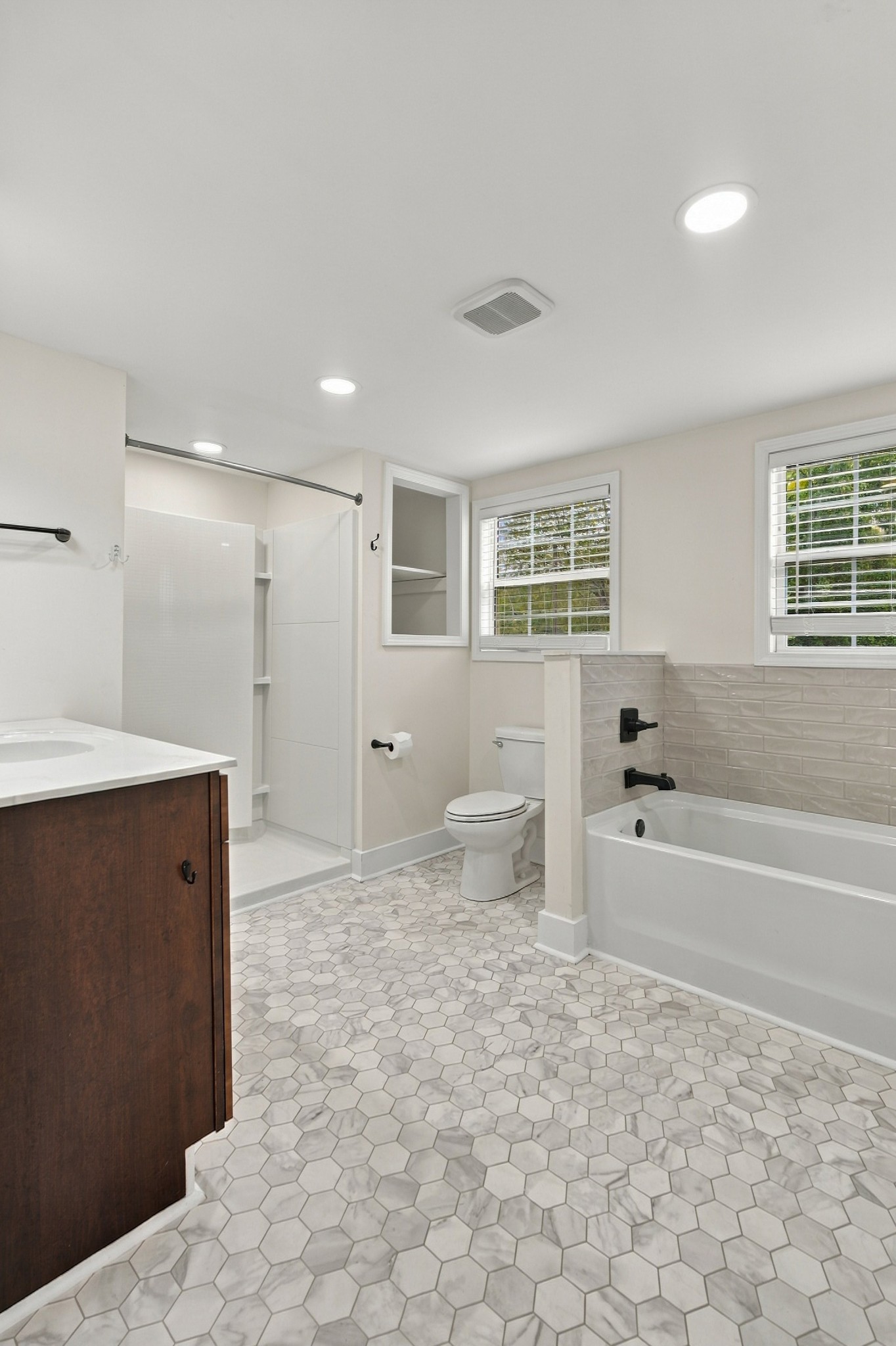 606 Thomas Ave Property Photo 16
