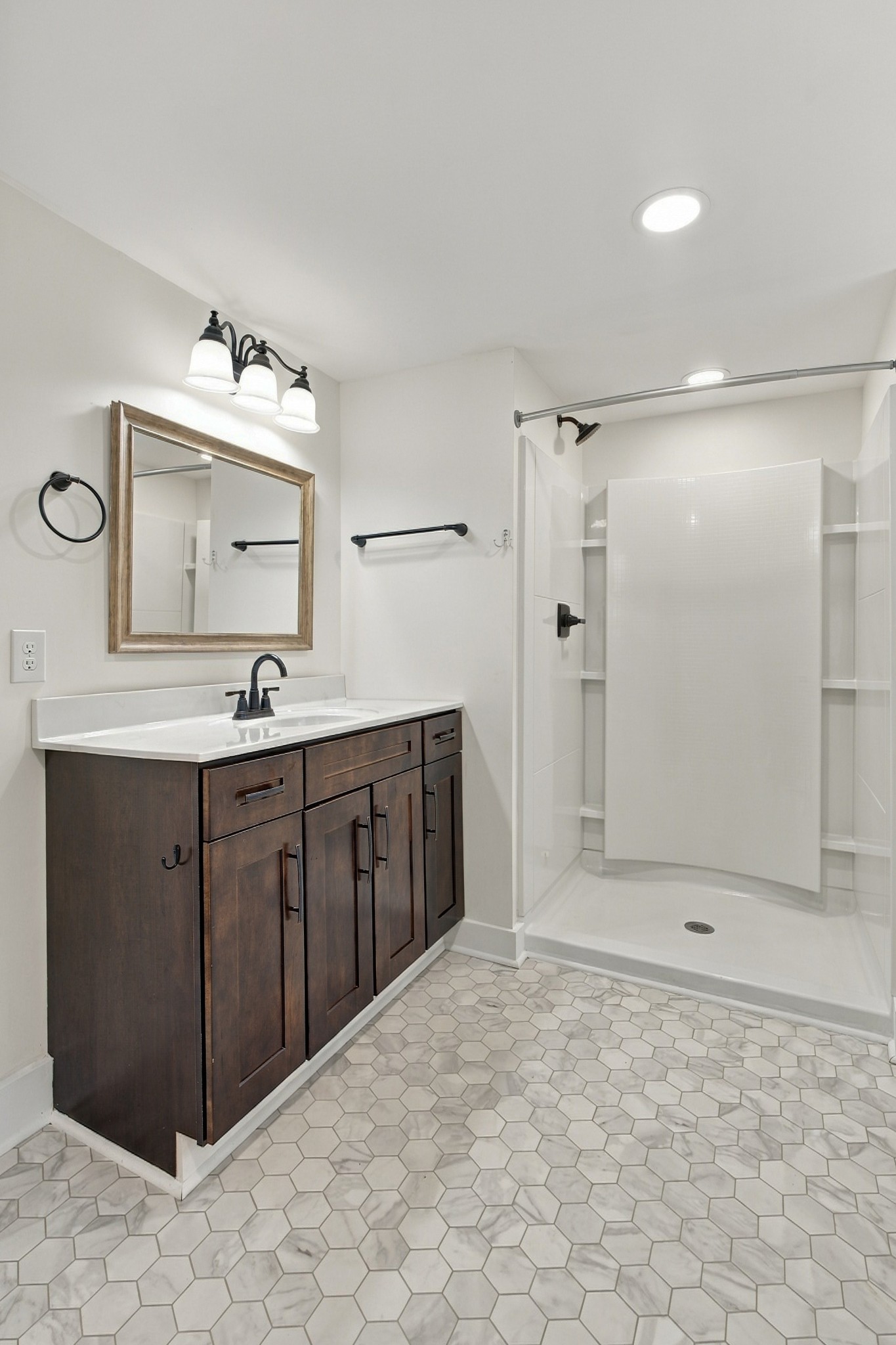 606 Thomas Ave Property Photo 17