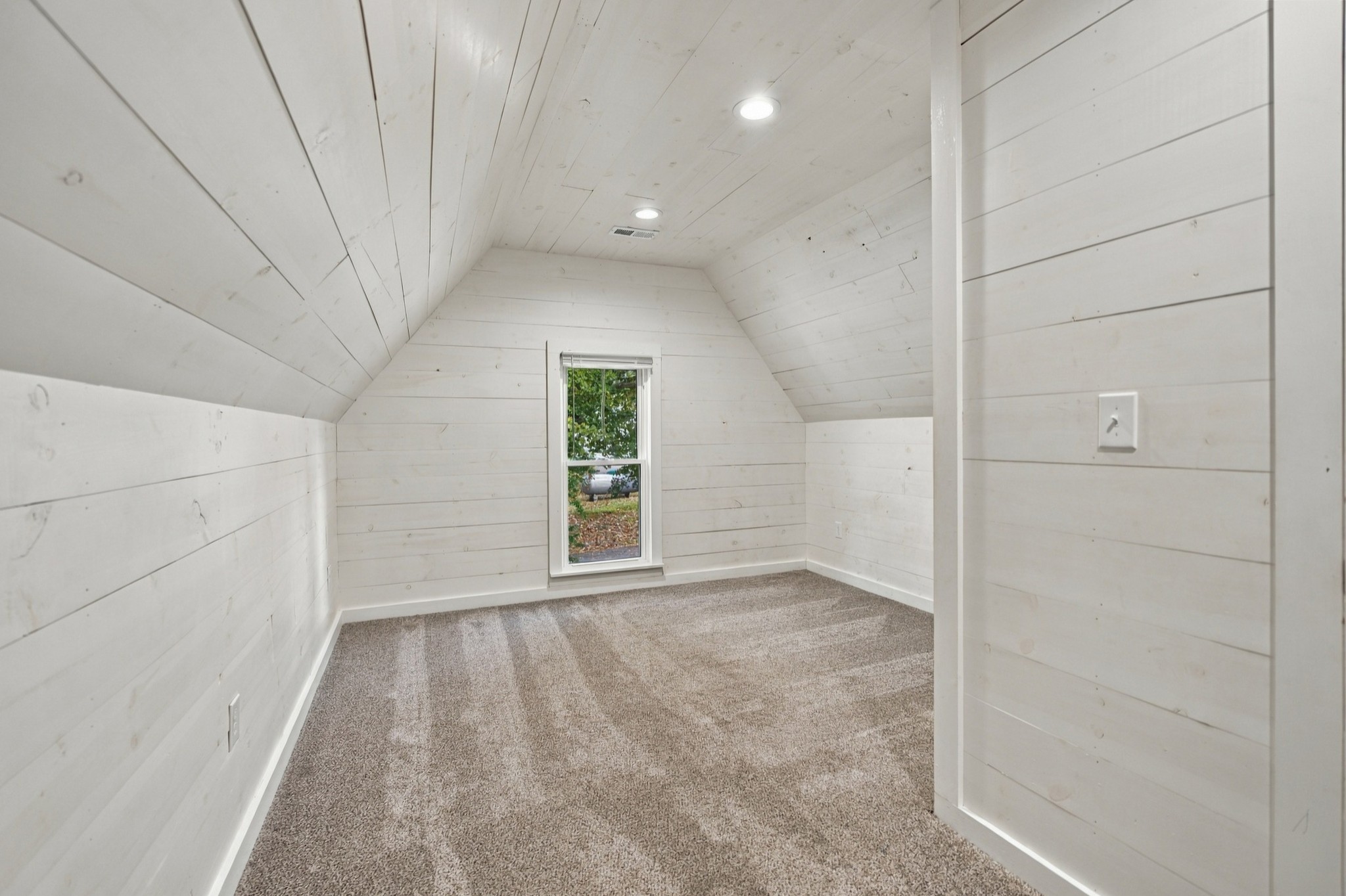 606 Thomas Ave Property Photo 23