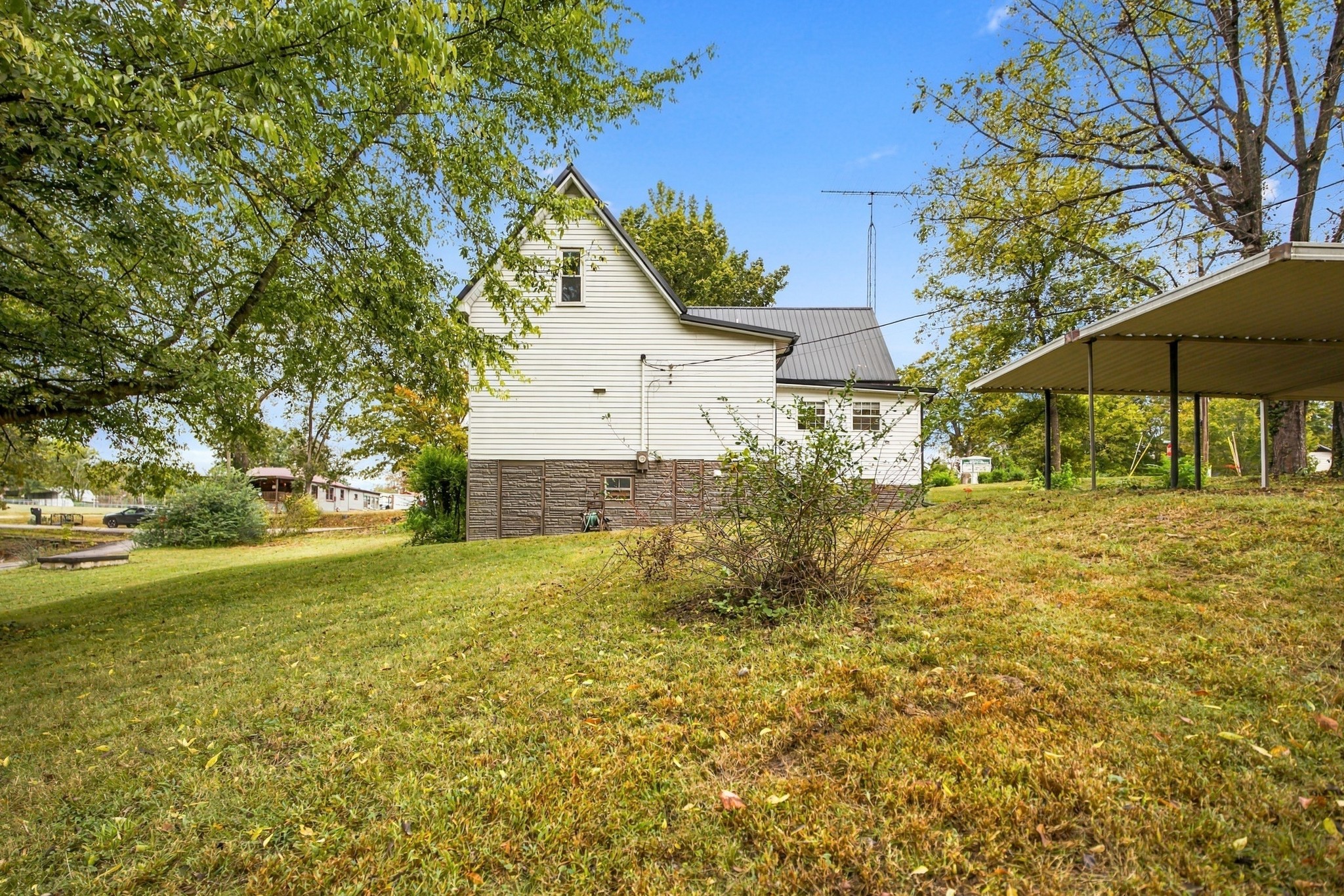 606 Thomas Ave Property Photo 29