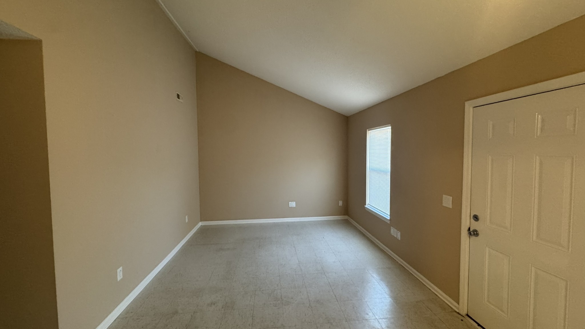 719 Dylan Ln Property Photo 4