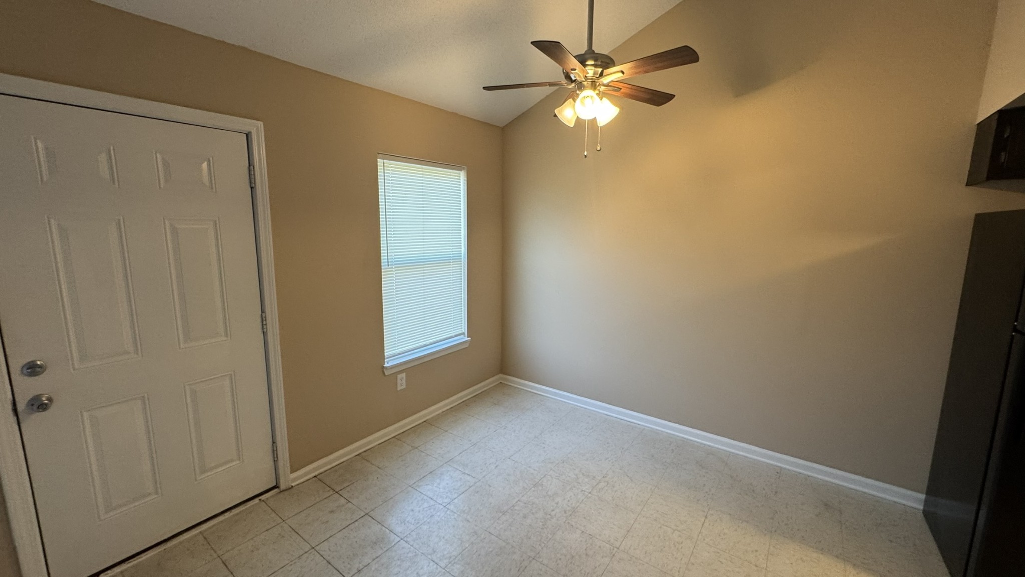 719 Dylan Ln Property Photo 5
