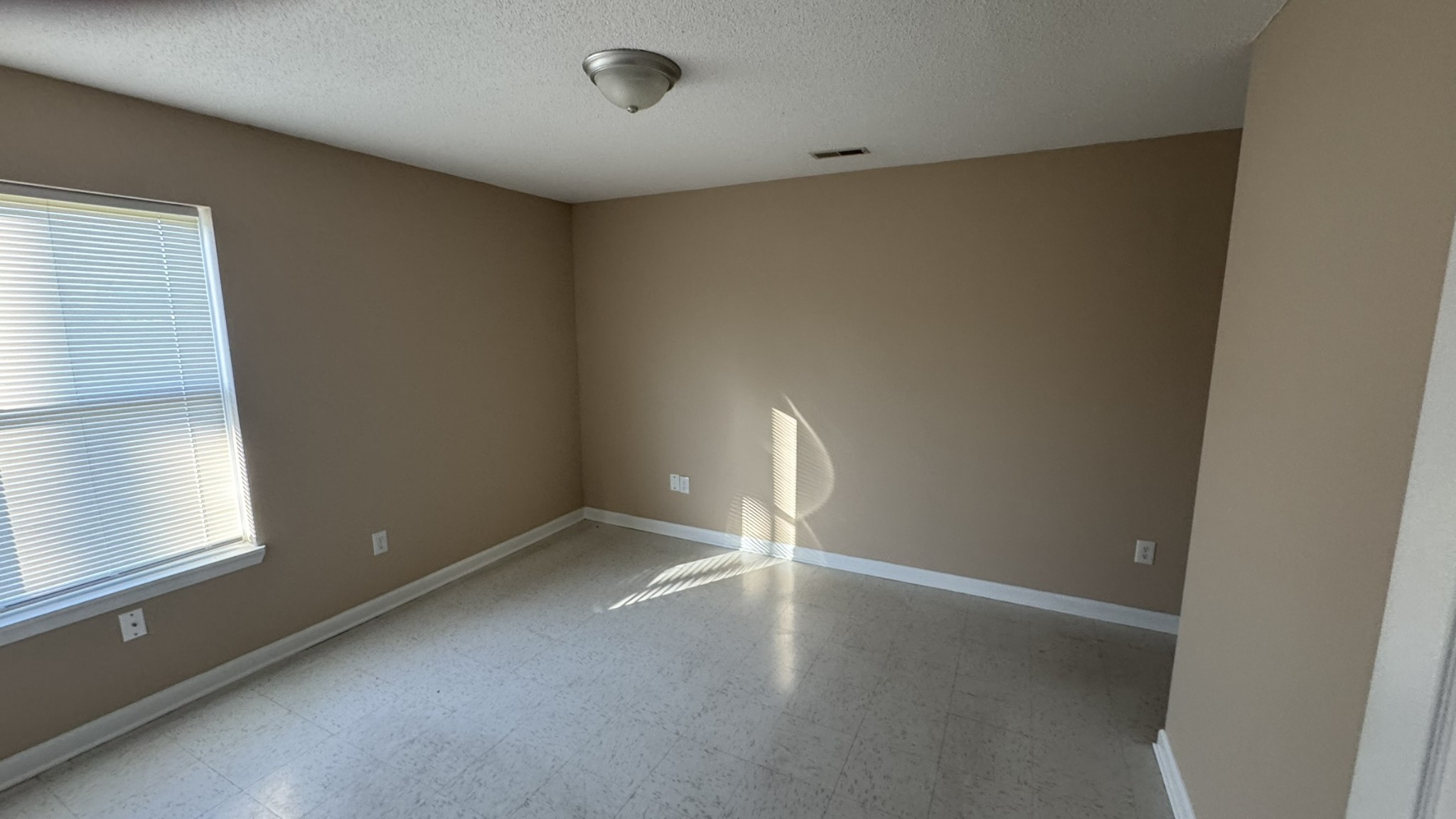 719 Dylan Ln Property Photo 7