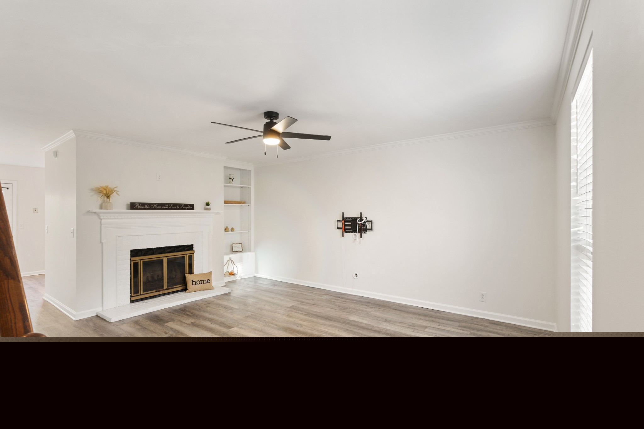 200 N Royal Oaks Blvd Property Photo 5