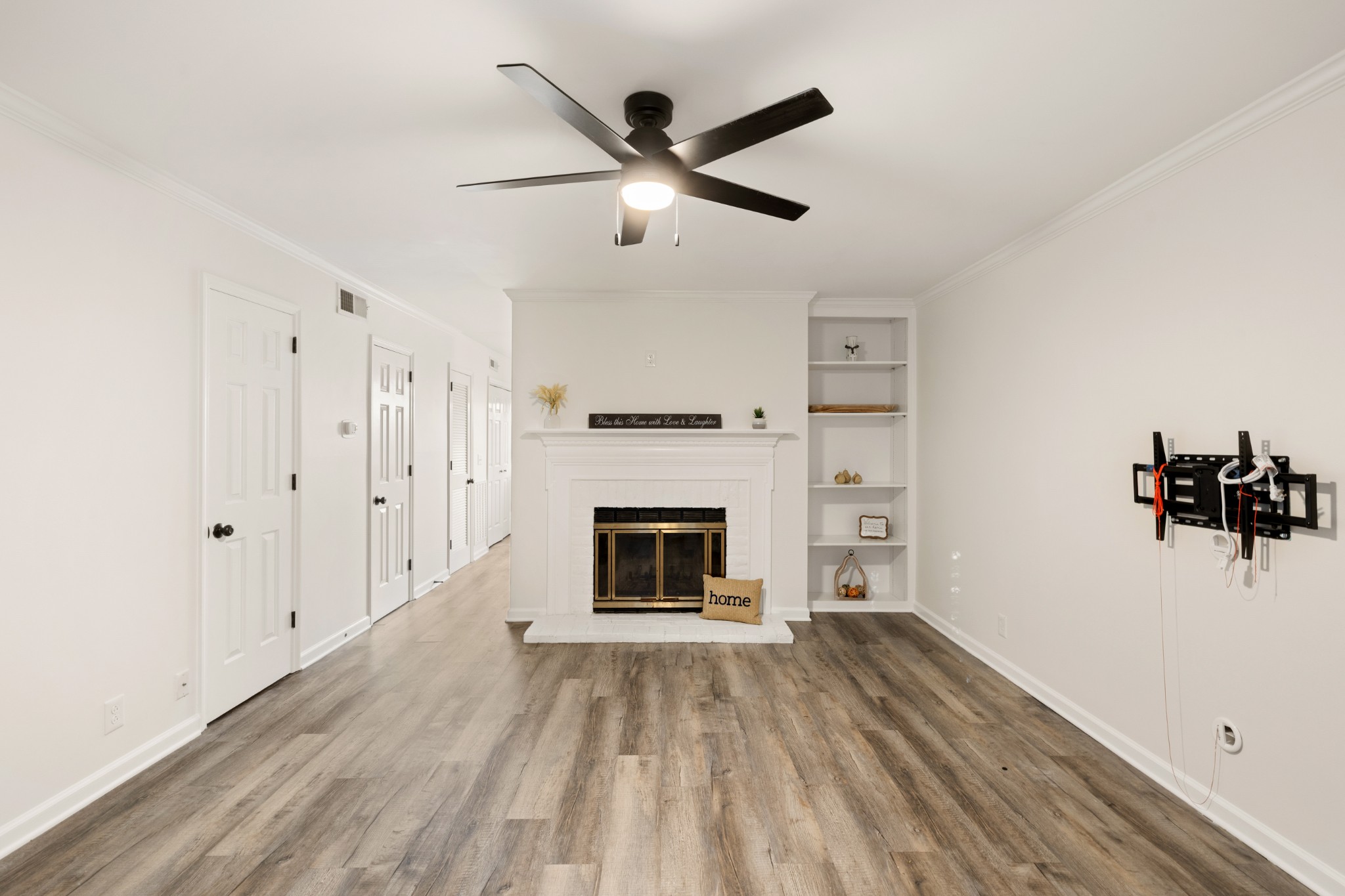 200 N Royal Oaks Blvd Property Photo 6