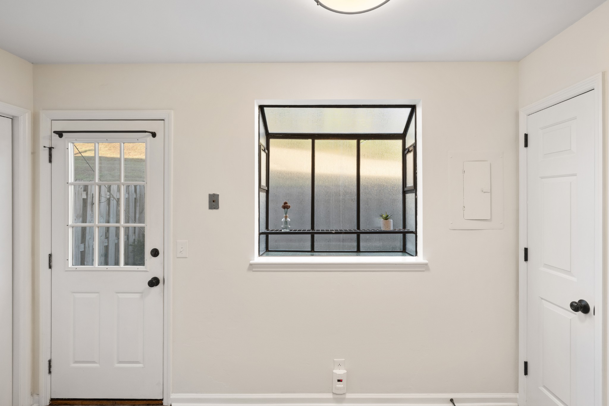 200 N Royal Oaks Blvd Property Photo 13