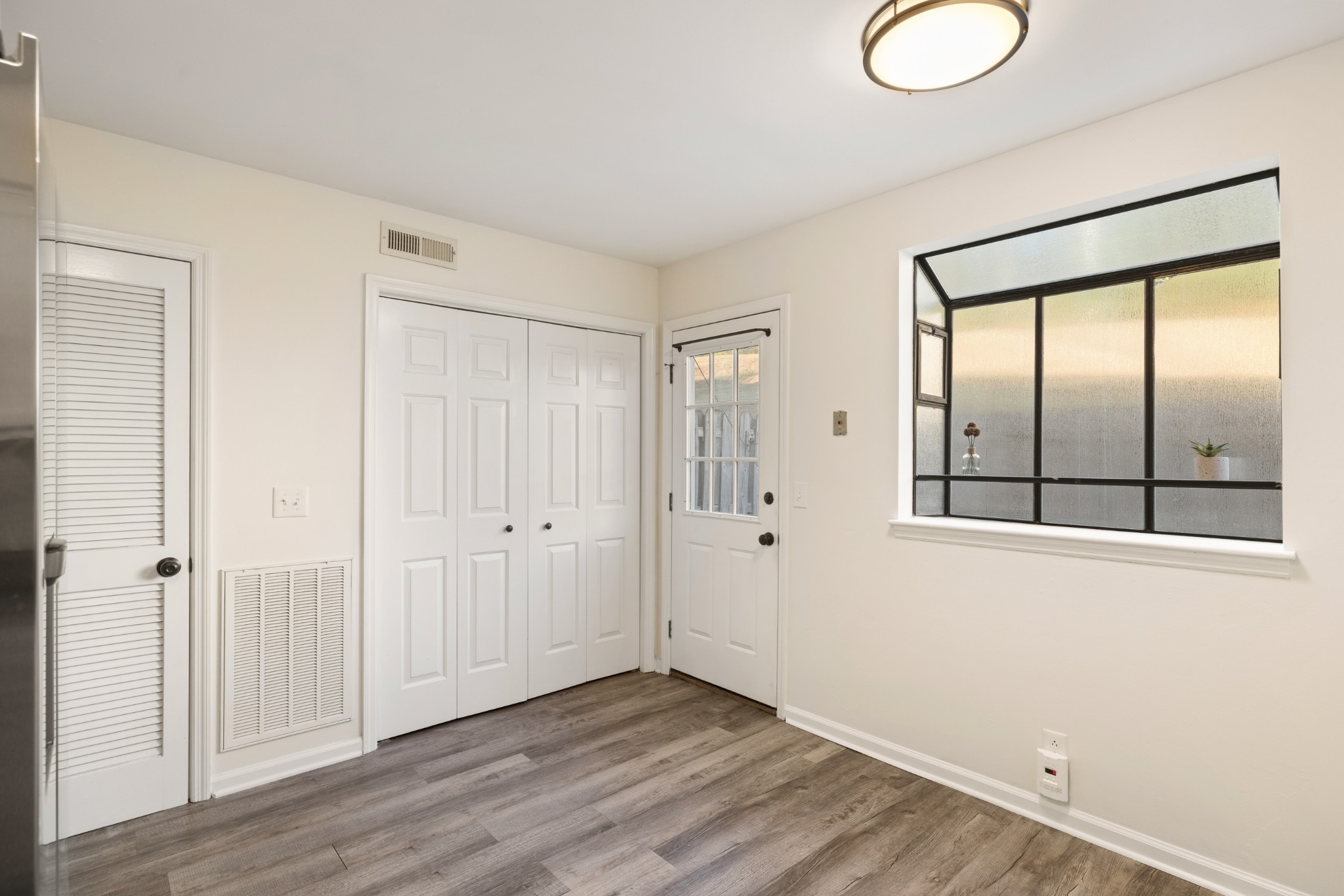 200 N Royal Oaks Blvd Property Photo 15
