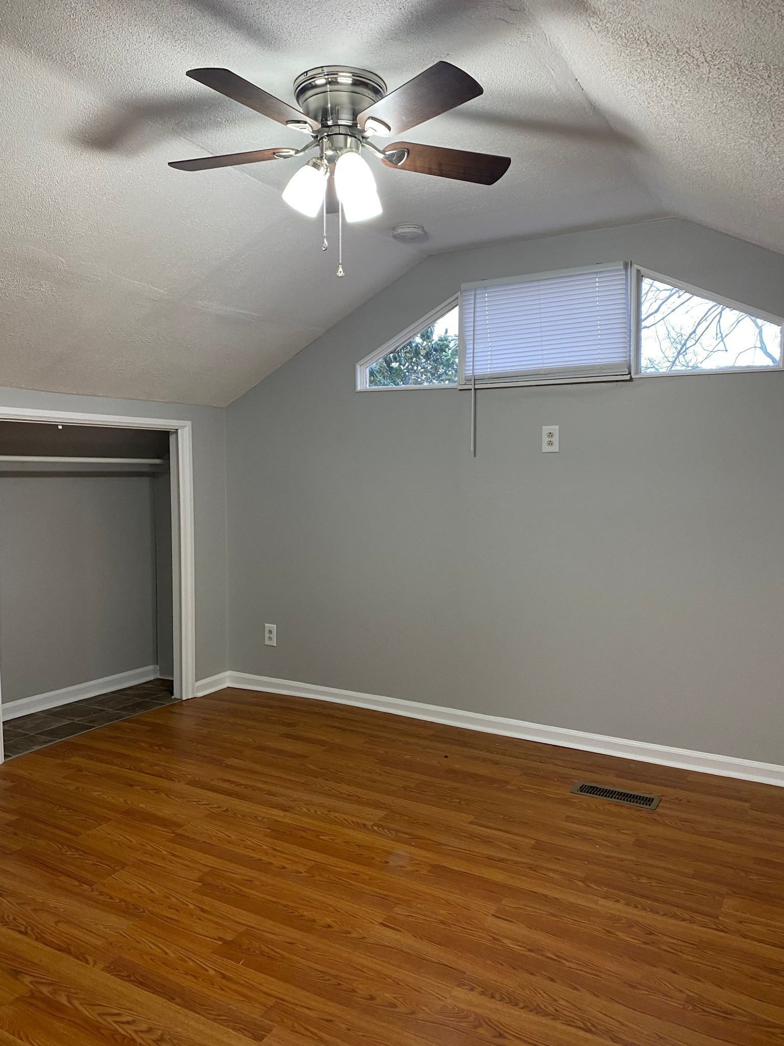 445 Greenwood Ave Property Photo 4