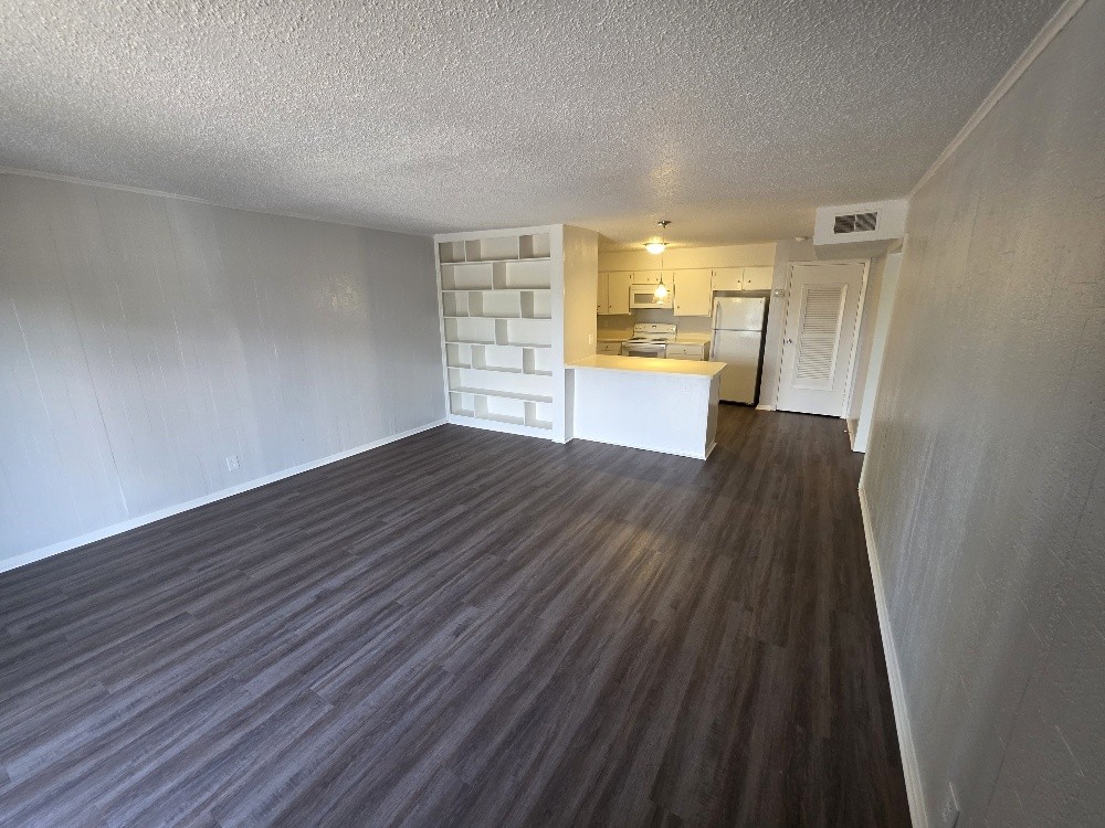1043 Harold Dr Property Photo 3