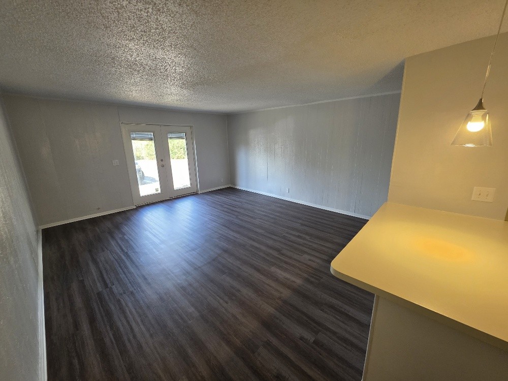 1043 Harold Dr Property Photo 4