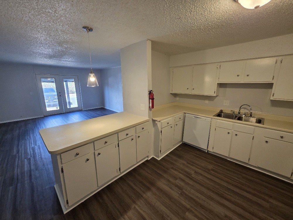 1043 Harold Dr Property Photo 6