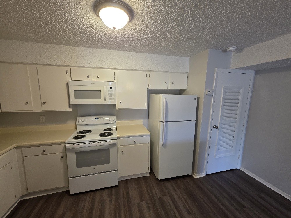 1043 Harold Dr Property Photo 7