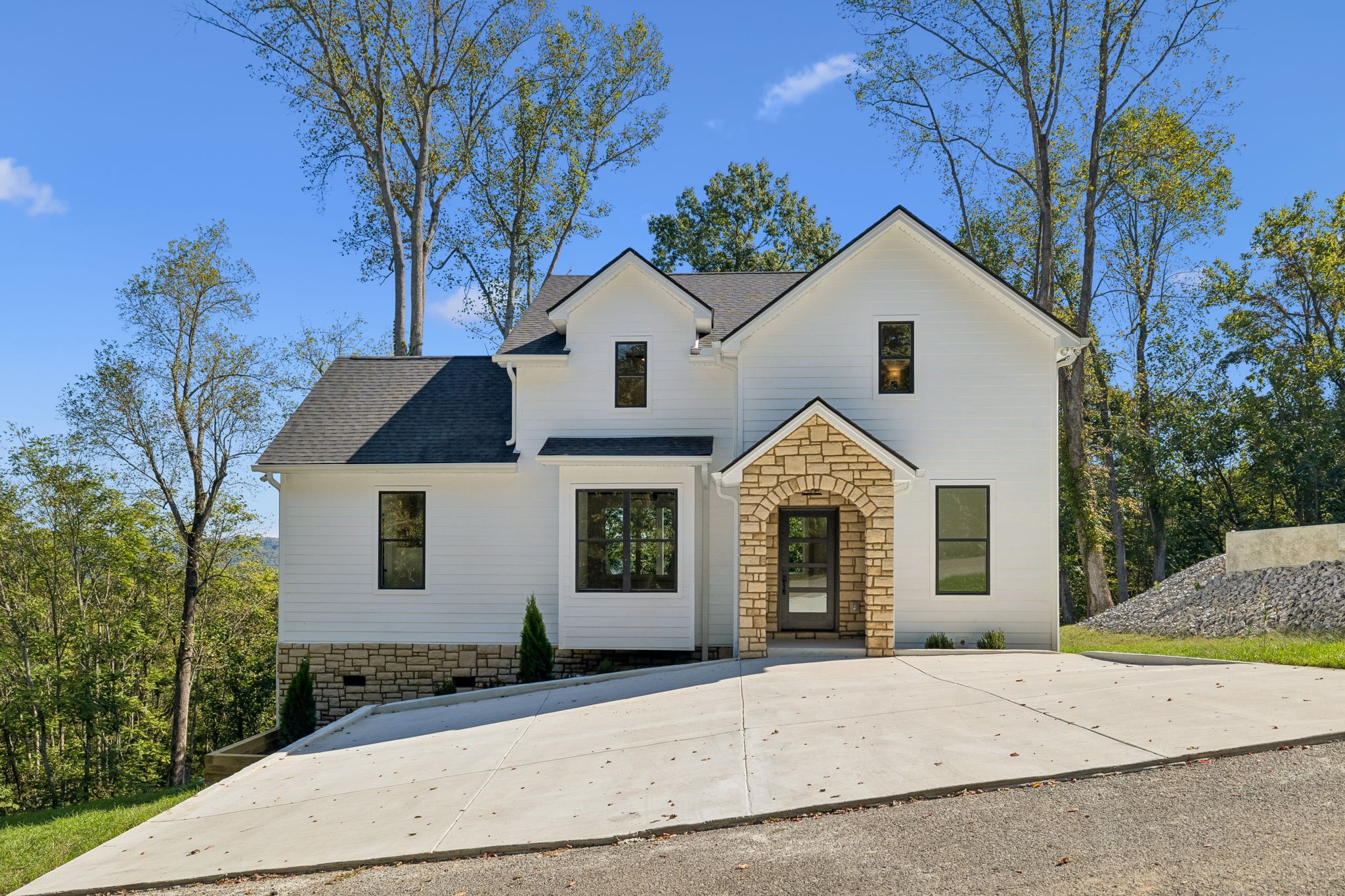 550 Davidson Rd Property Photo 1