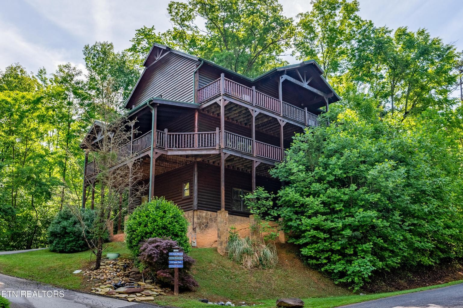 1820 Elk Springs Way Property Photo 3
