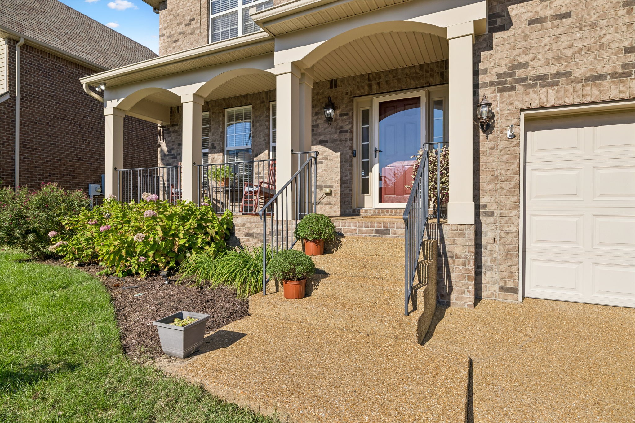 7708 Sunbar Ln Property Photo 1