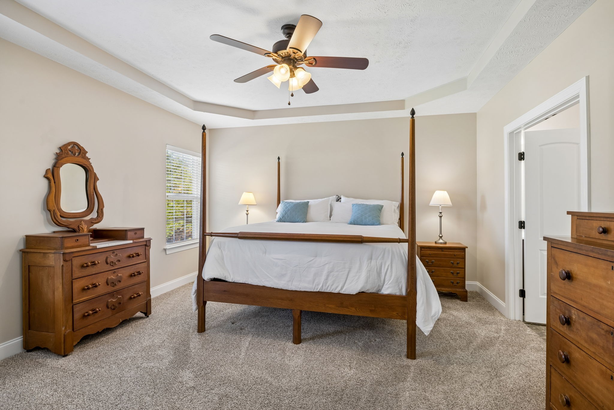 7708 Sunbar Ln Property Photo 4