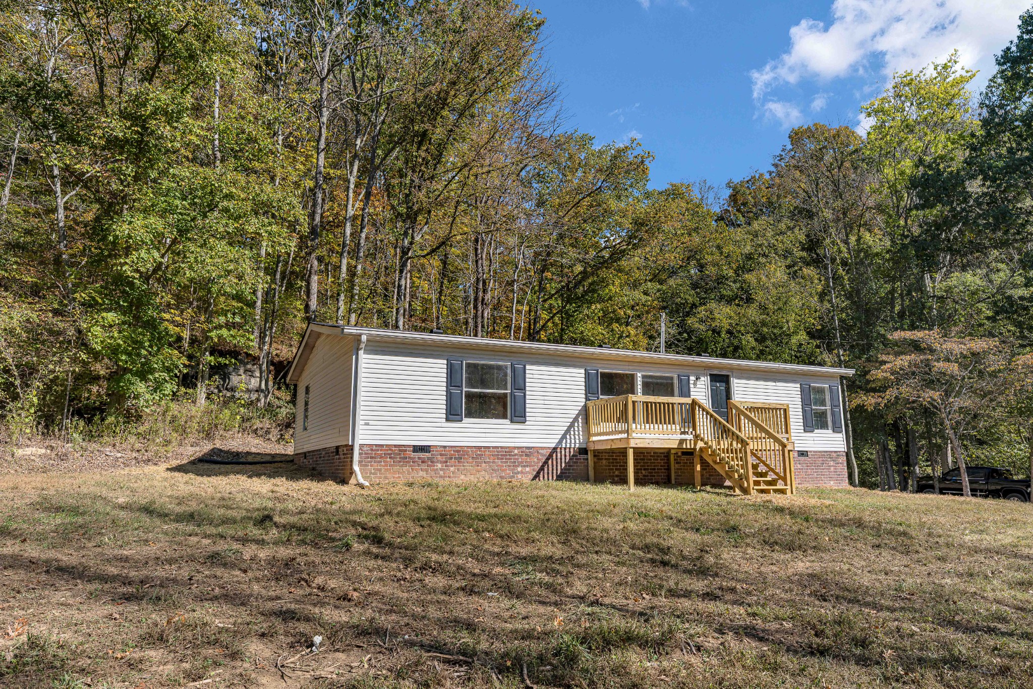 1894 Hicks Hollow Rd Property Photo 2