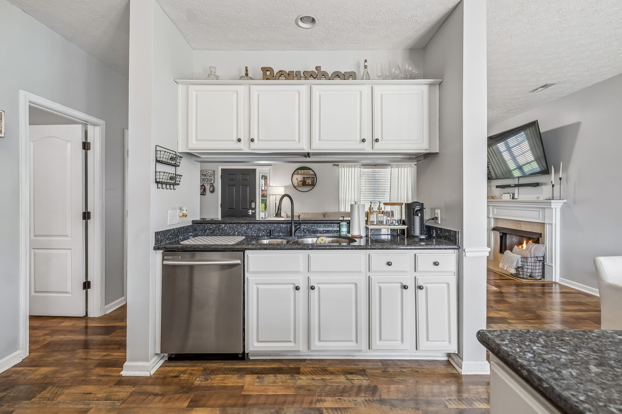 811 Raleigh Ct Property Photo 17