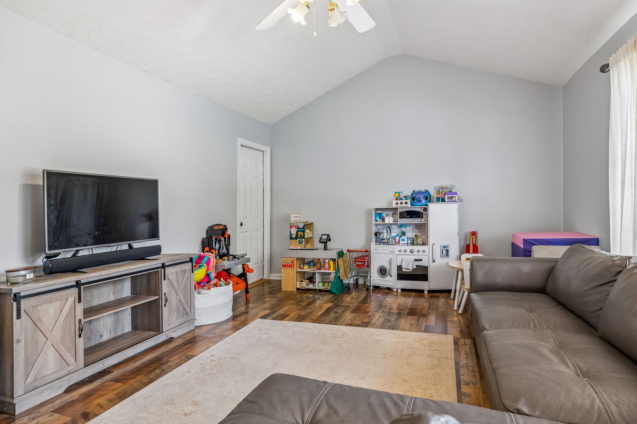 811 Raleigh Ct Property Photo 22