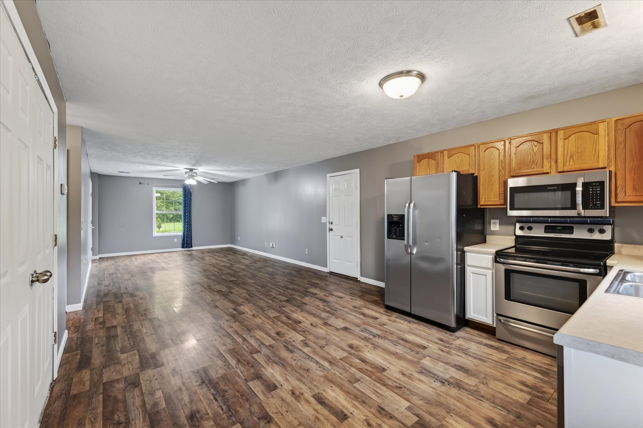 221 Grant Ave Property Photo 9