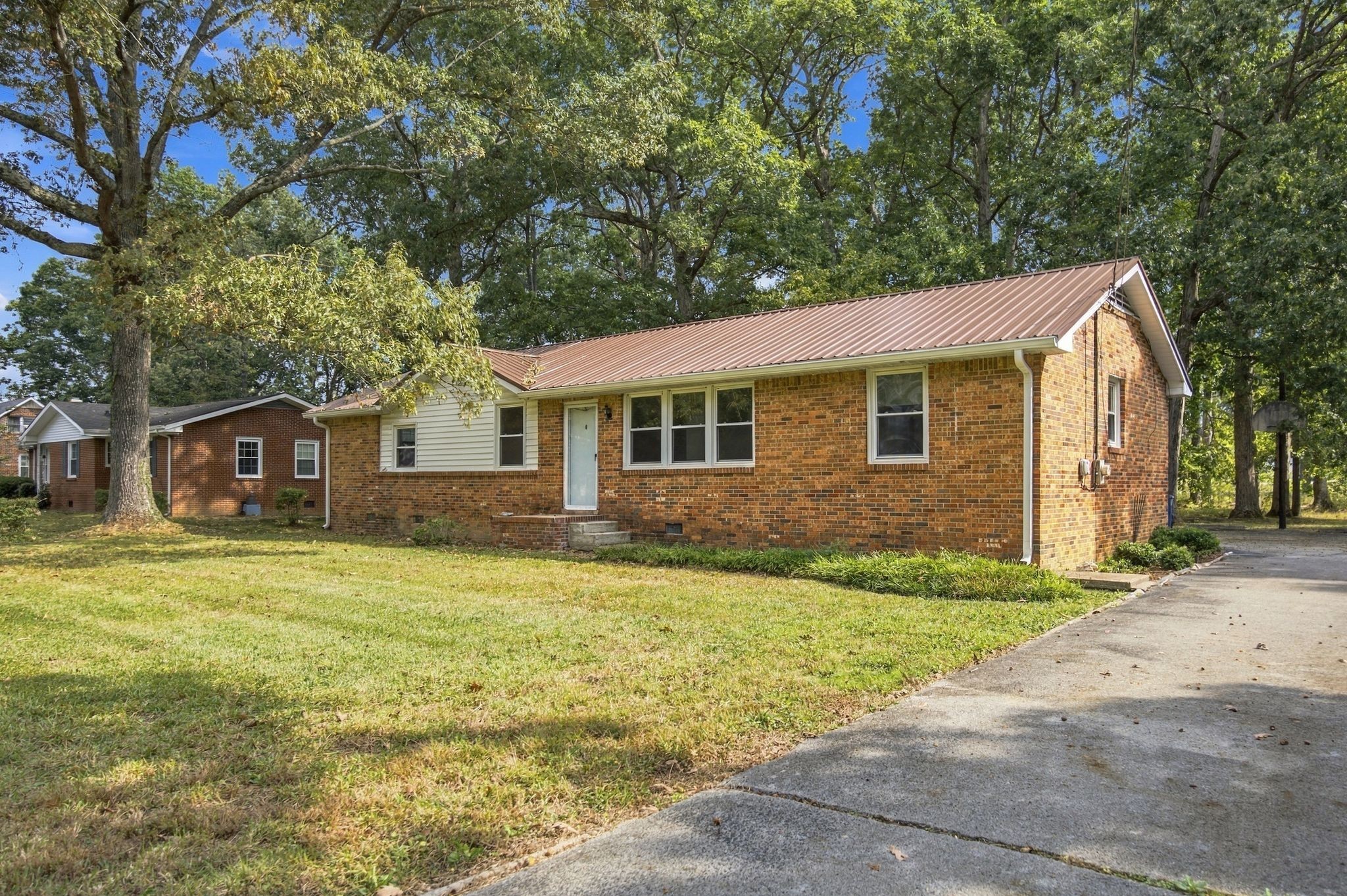 1209 Woodcrest Dr Property Photo 4