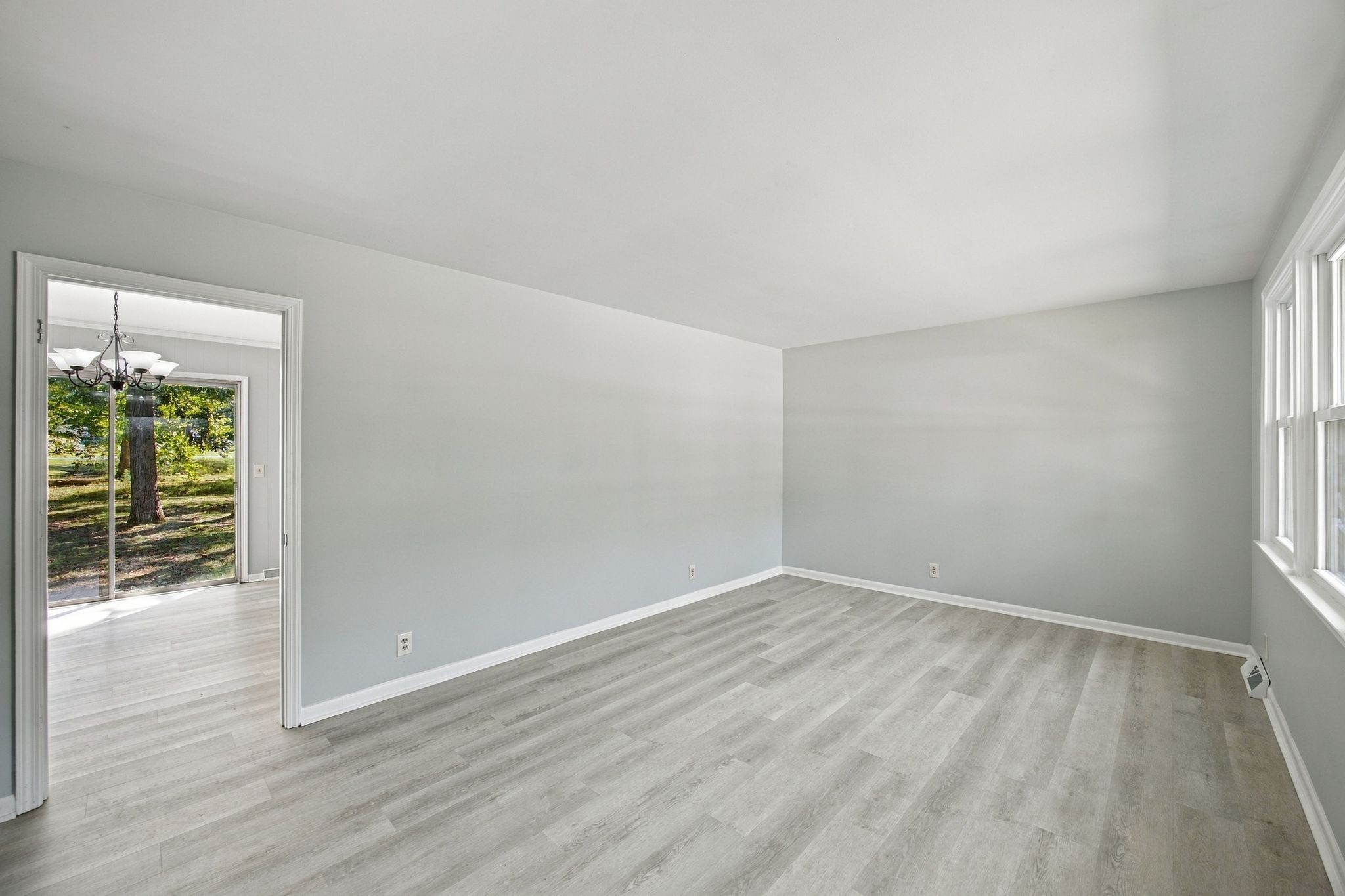 1209 Woodcrest Dr Property Photo 6