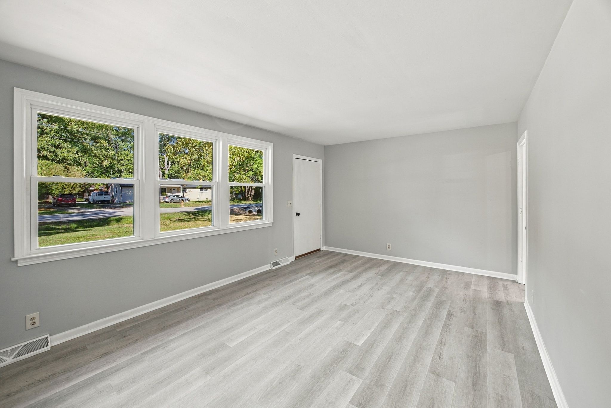 1209 Woodcrest Dr Property Photo 7