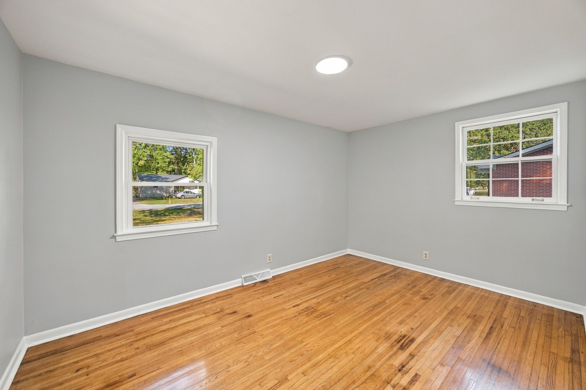 1209 Woodcrest Dr Property Photo 20