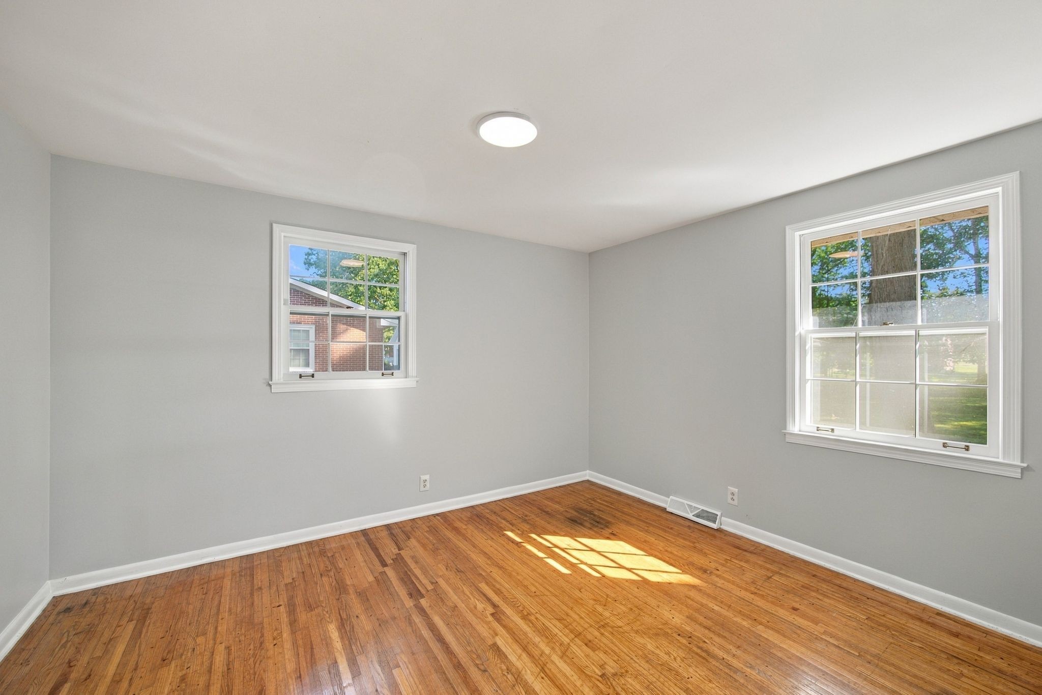1209 Woodcrest Dr Property Photo 22