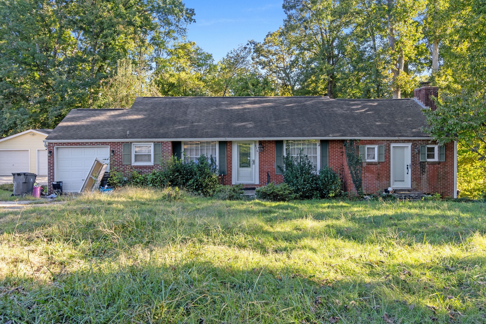 316 Colonial Dr Property Photo 1