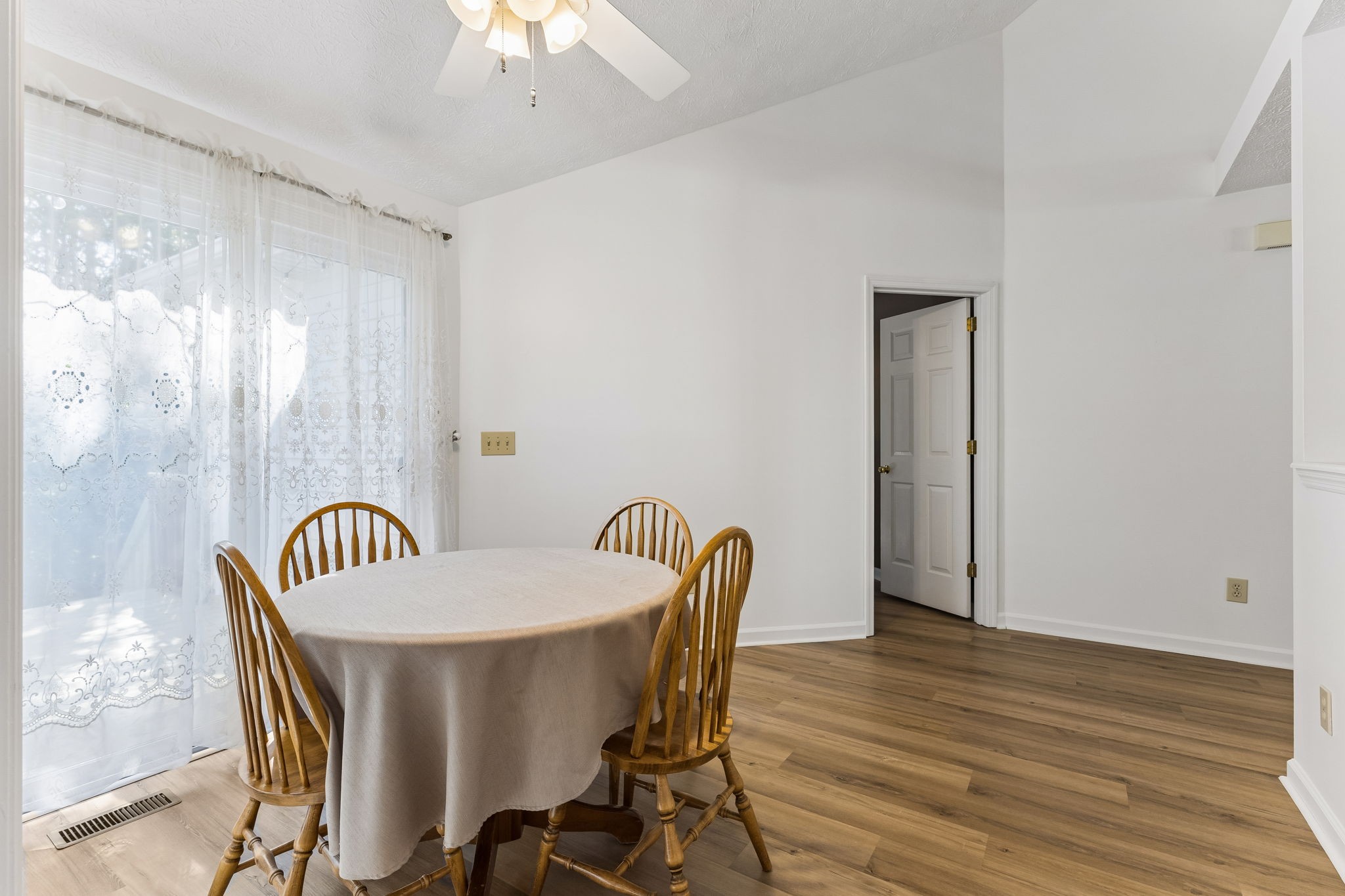 1463 Brighton Cir Property Photo 13