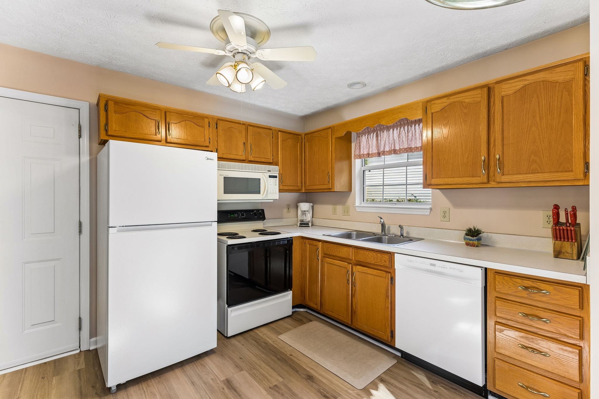 1463 Brighton Cir Property Photo 14