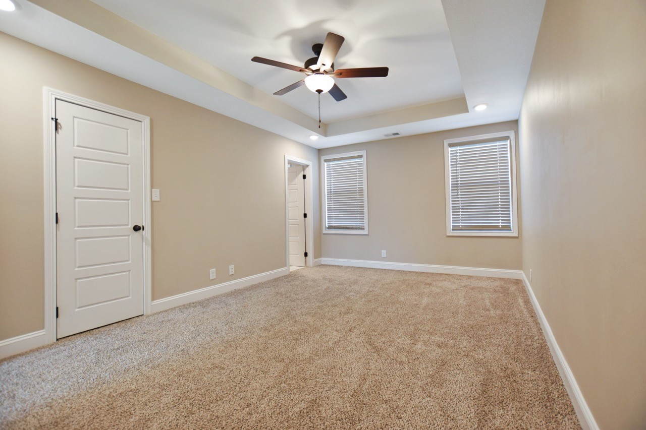 828 Lutz Lane Property Photo 13