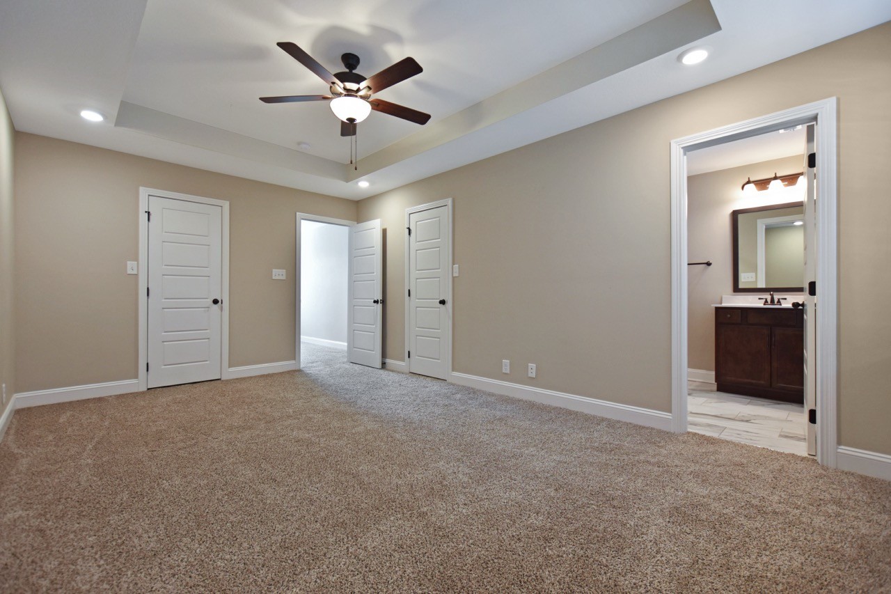 828 Lutz Lane Property Photo 14