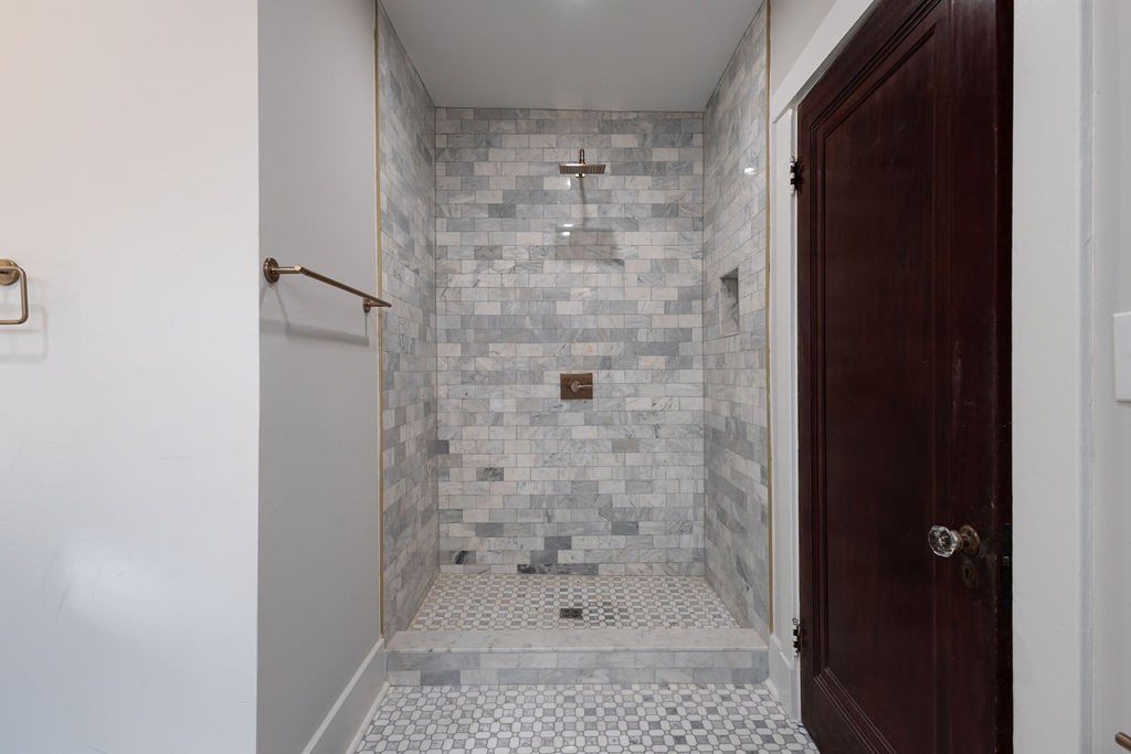 2025 Benjamin St Property Photo 10
